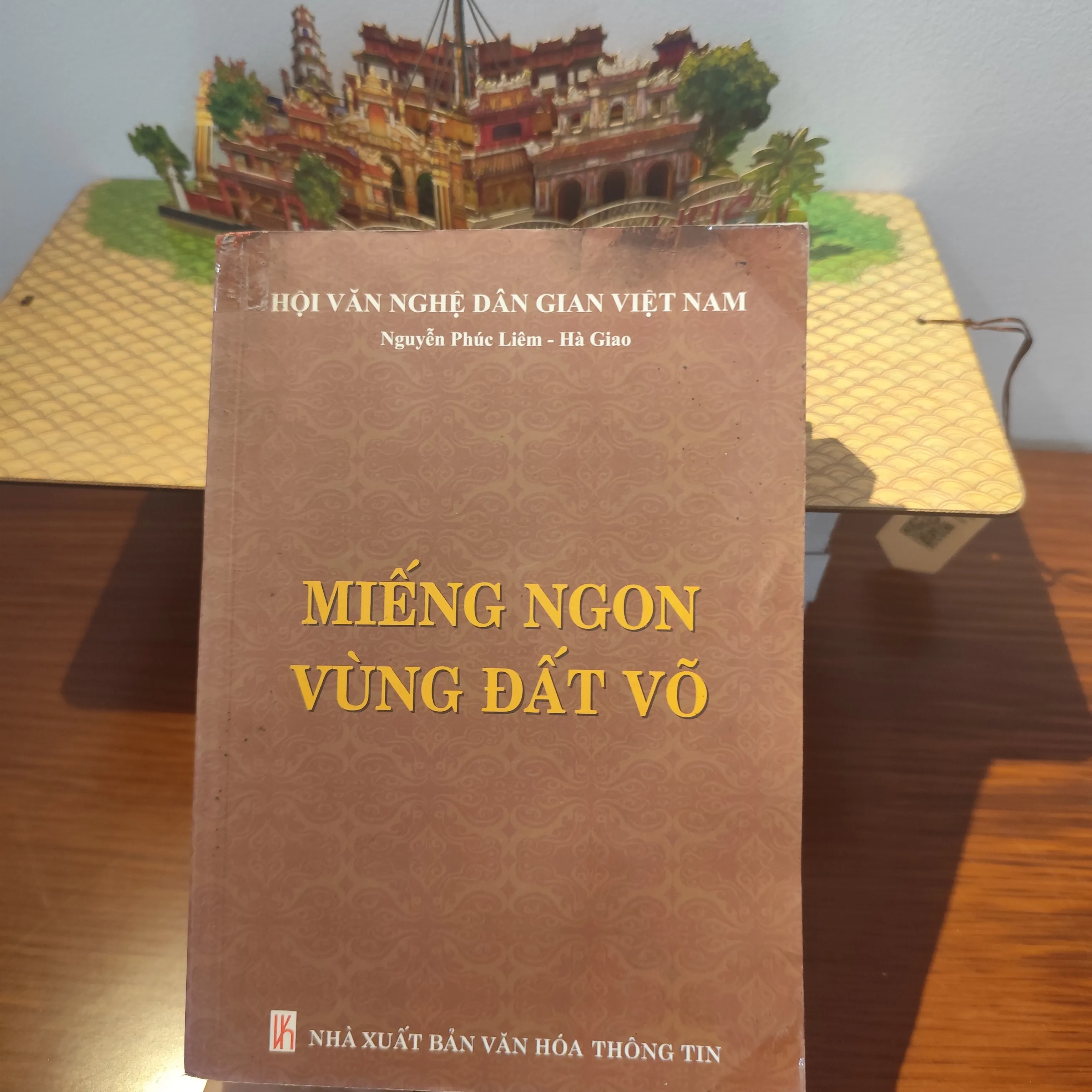 Miếng ngon vùng đất võ by  - Sách Book Cover - Ngọc Hiển Books