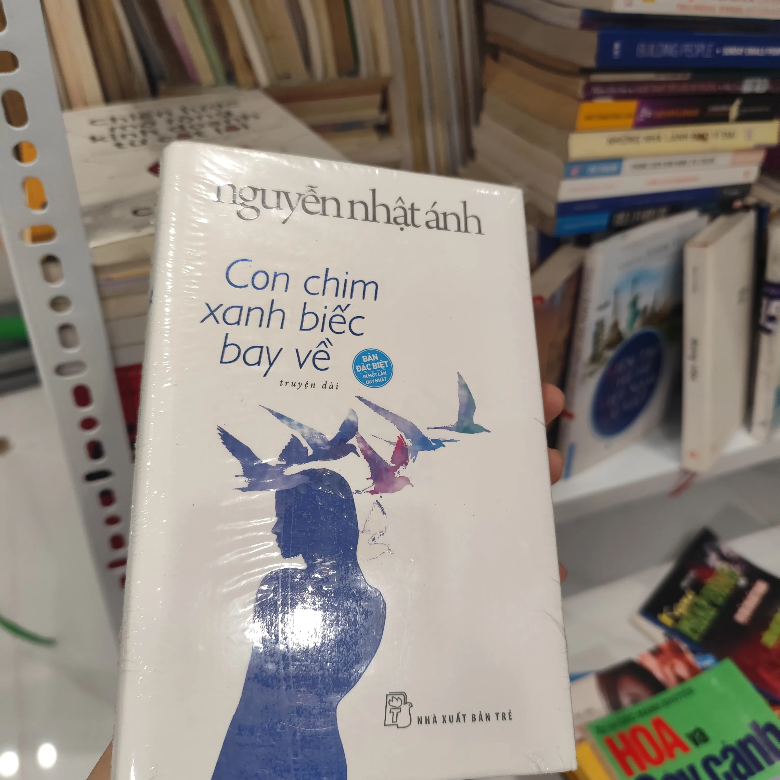 Con chim xanh biếc bay về by  - Sách Book Cover - Ngọc Hiển Books