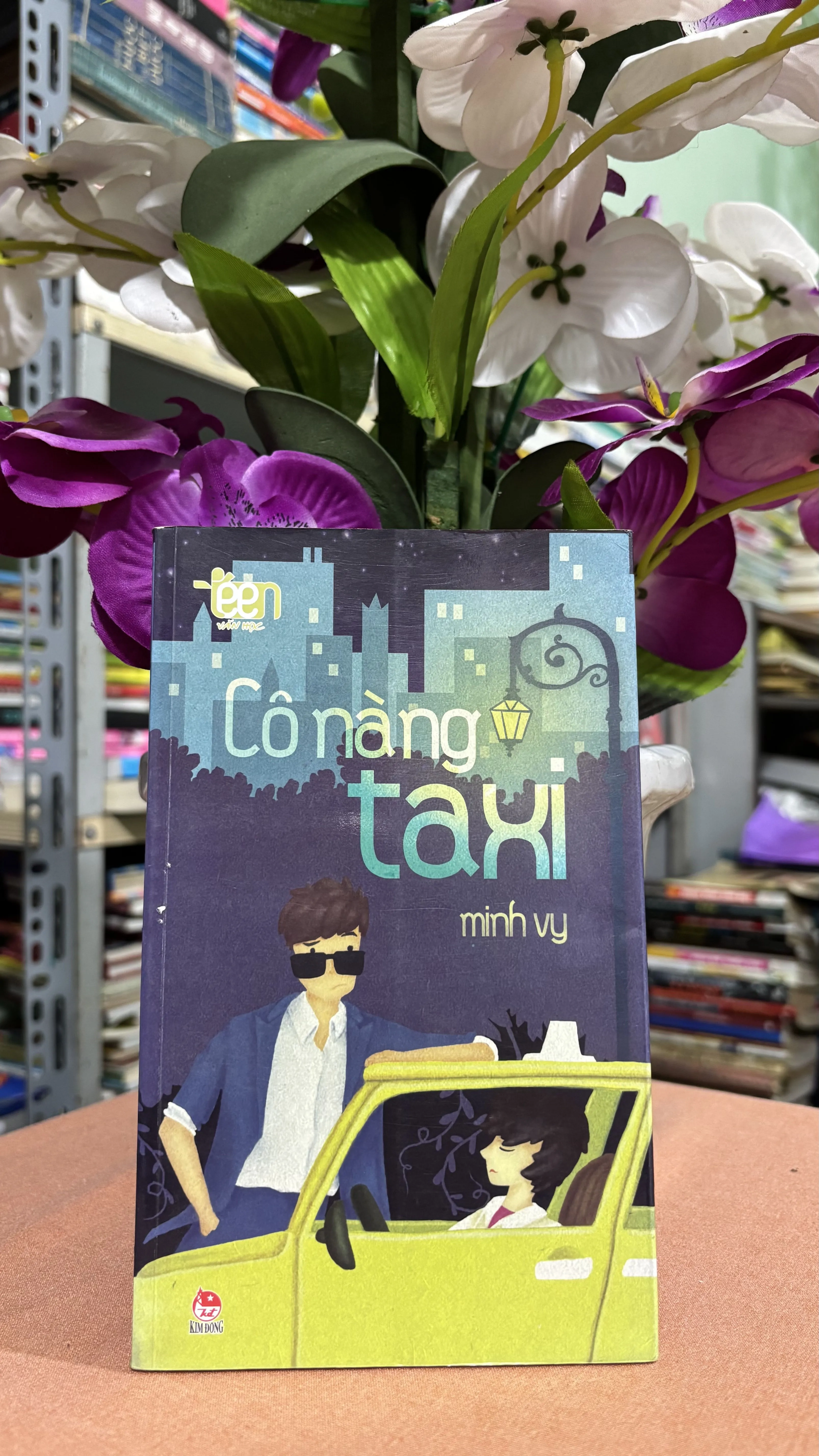 Cô nàng taxi 🌊 by  - Sách Book Cover - Ngọc Hiển Books