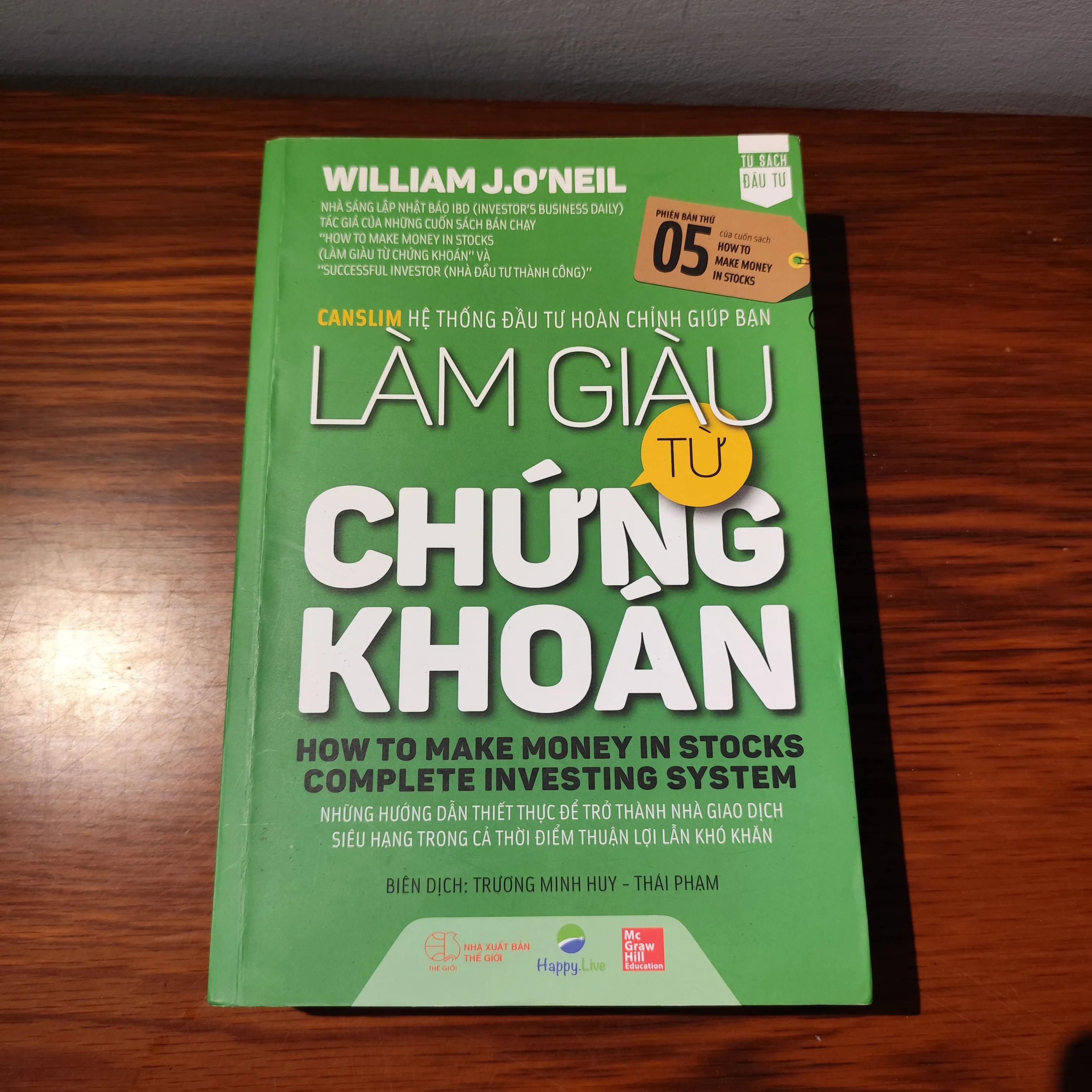Làm giàu từ chứng khoán by  - Sách Book Cover - Ngọc Hiển Books