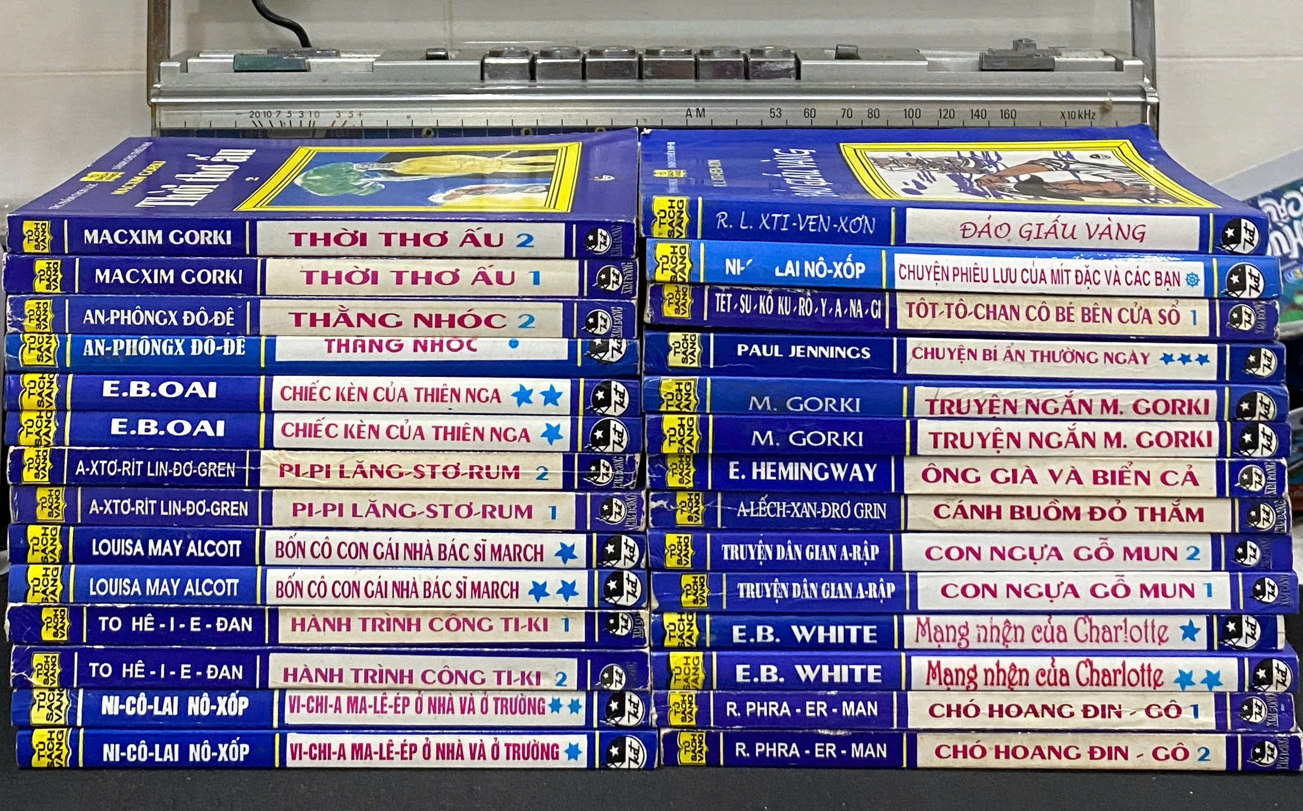 Tủ sách Vàng - Tác Phẩm Chọn Lọc Dành Cho Thiếu Nhi by Không tìm thấy tên tác giả chung cho toàn bộ tuyển tập (mỗi đầu sách trong bộ 'Tủ Sách Vàng - Tác Phẩm Chọn Lọc Dành Cho Thiếu Nhi' có tác giả riêng; ví dụ: Lê Phương Liên, Trần Thiên Hương, nhiều đầu sách do các tác giả khác nhau). - Sách Book Cover - Ngọc Hiển Books