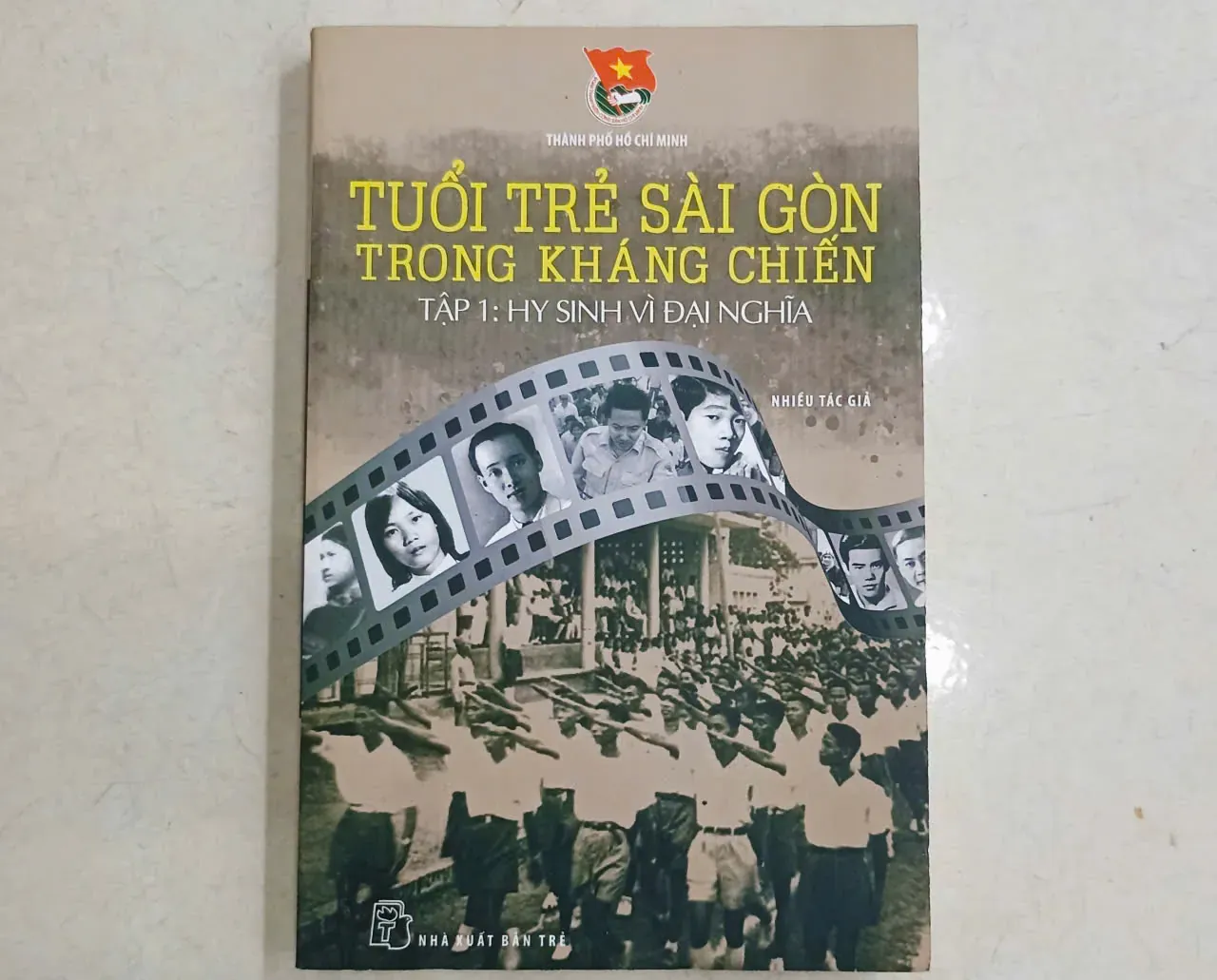 Tuổi trẻ Sài Gòn trong kháng chiến - Tập 1🌻 by  - Sách Book Cover - Ngọc Hiển Books