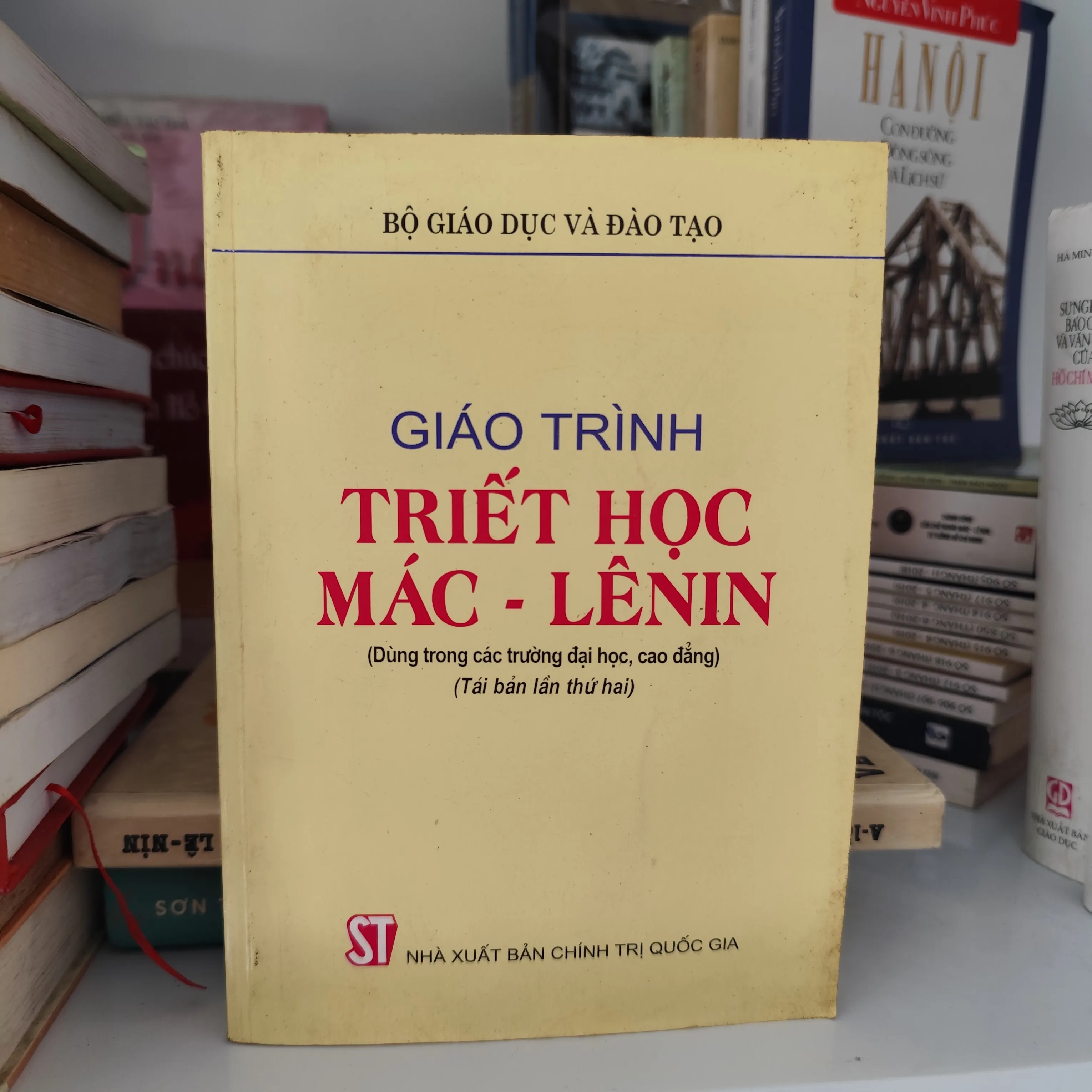 Giáo trình triết học Mác Lê Nin by  - Sách Book Cover - Ngọc Hiển Books