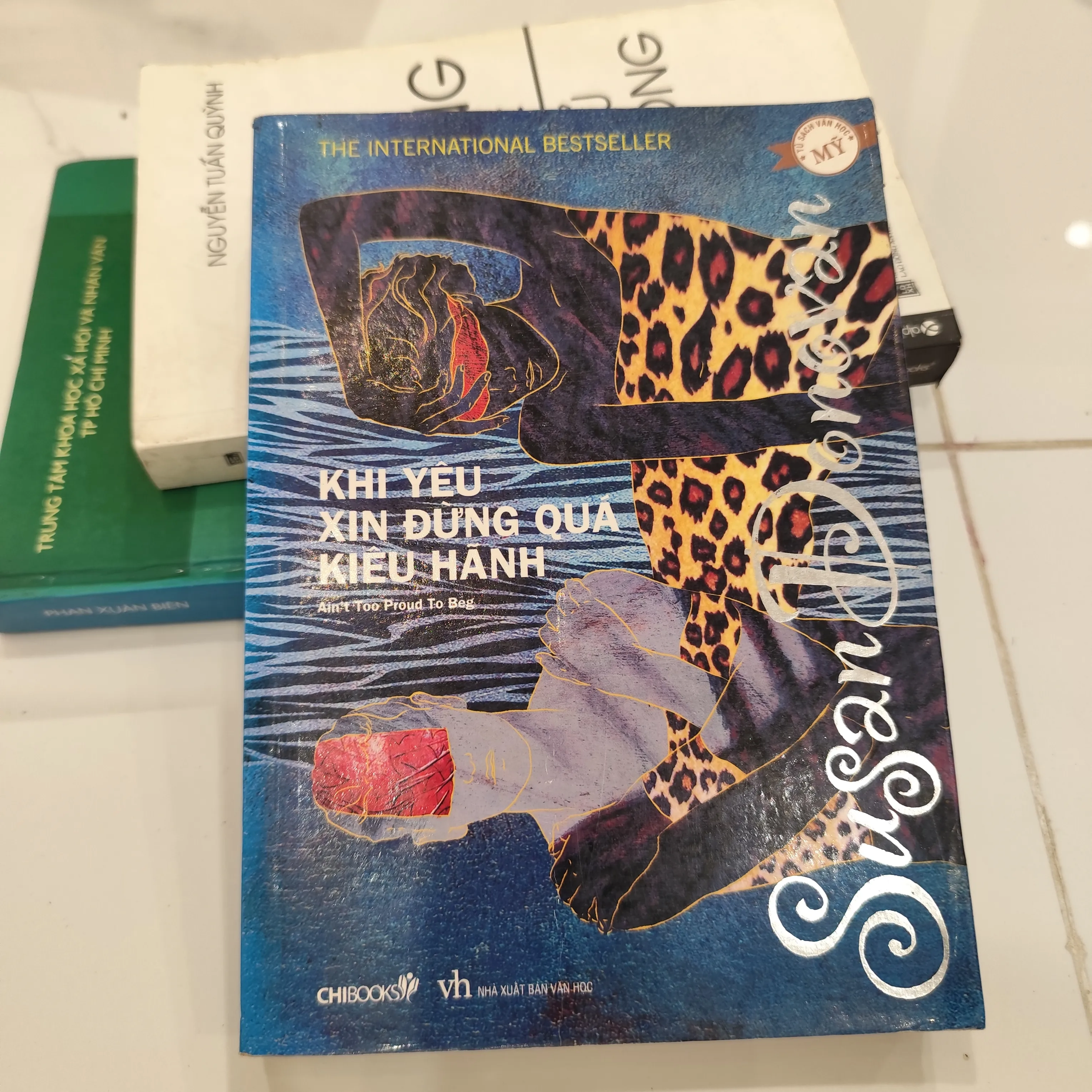 Khi Yêu Xin Đừng Quá Kiêu Hãnh" của tác giả Susan Donovan. by  - Sách Book Cover - Ngọc Hiển Books