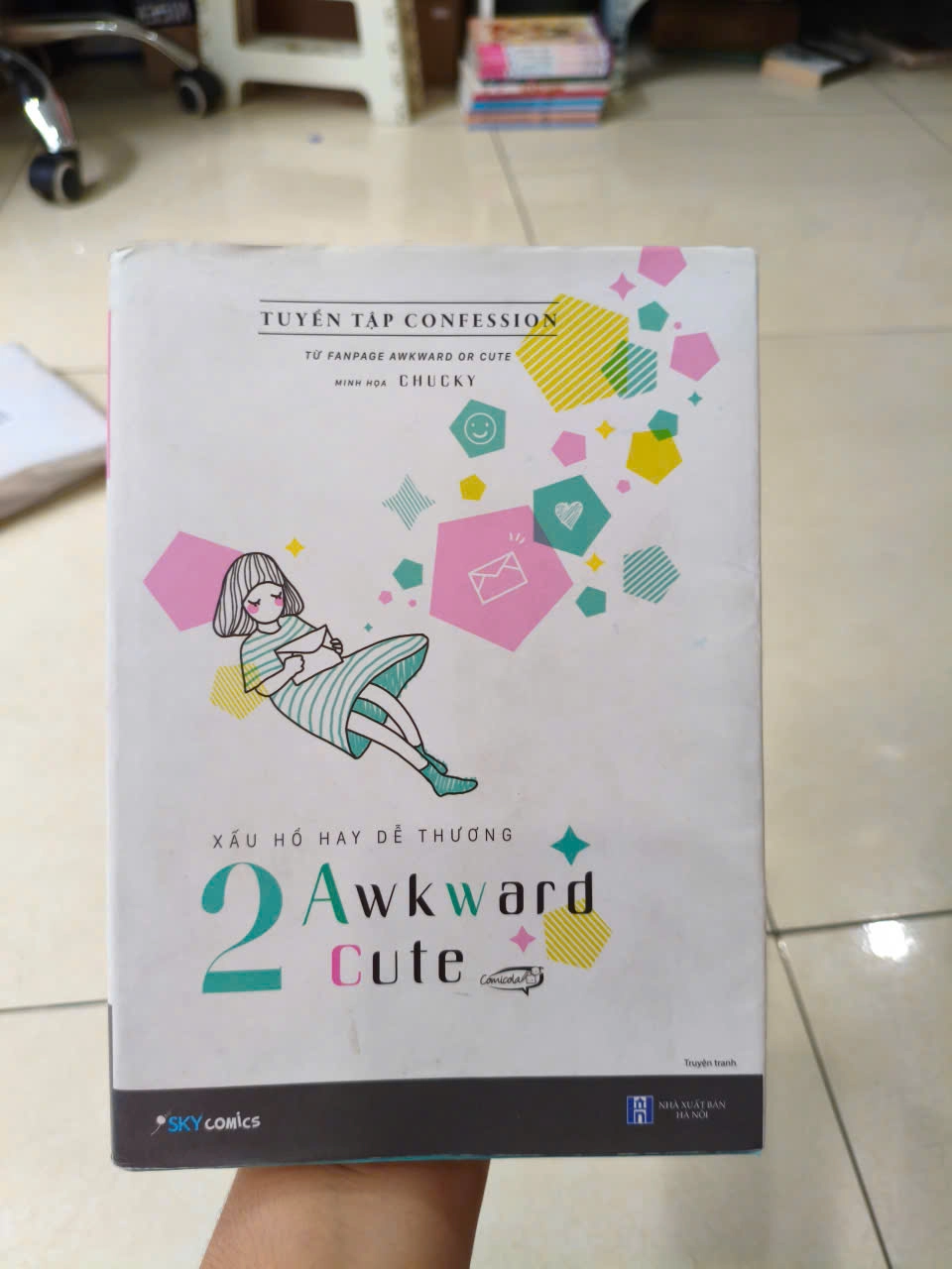 Xấu Hổ Hay Dễ Thương – 2 Awkward 2 Cute by Chucky, Fanpage Awkward Of Cute - Sách Book Cover - Ngọc Hiển Books
