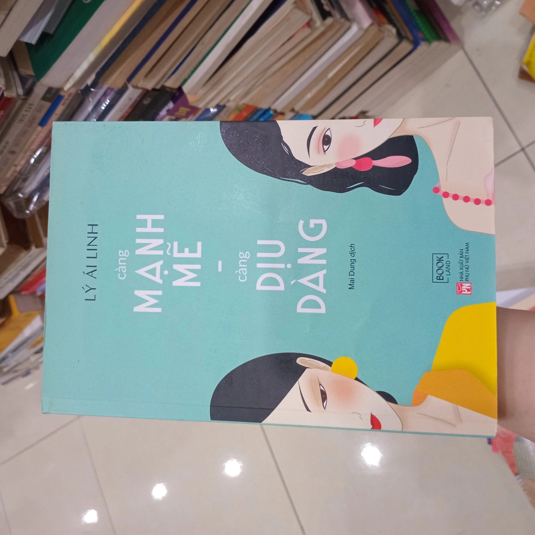 Càng mạnh mẽ càng dịu dàng 📚 by  - Sách Book Cover - Ngọc Hiển Books
