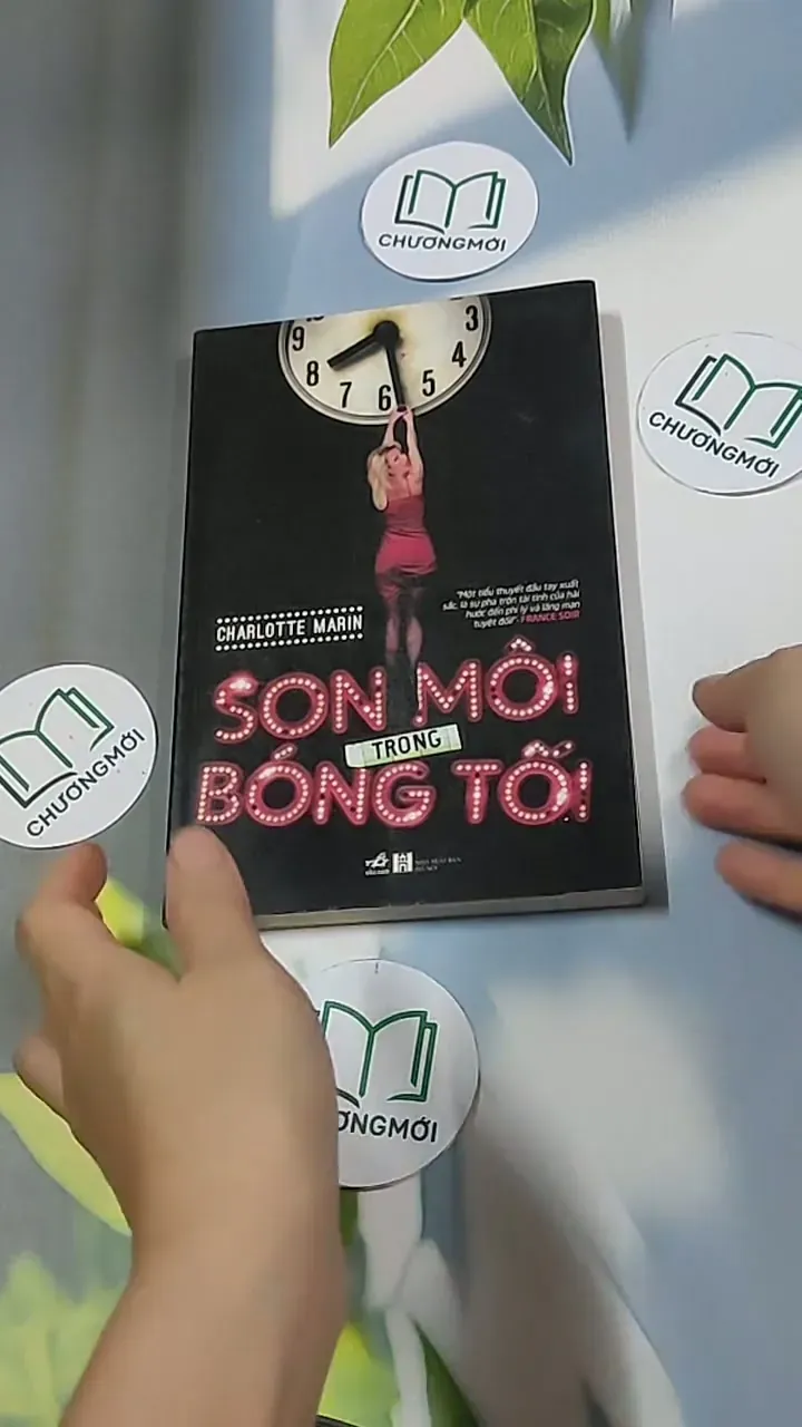 Son môi trong bóng tối - Charlotte Marin 698569