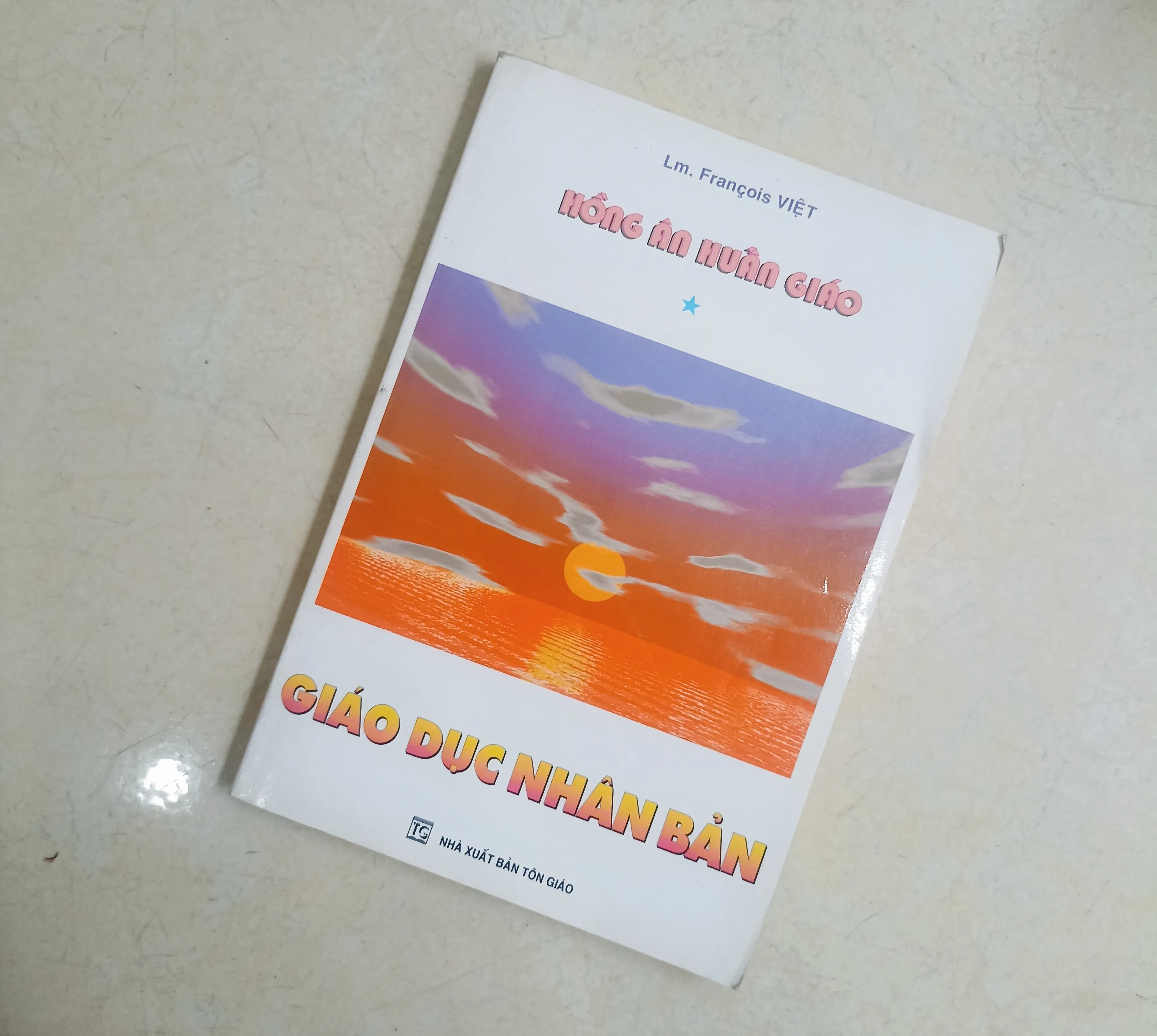 Giáo dục nhân bản 🌻 by  - Sách Book Cover - Ngọc Hiển Books