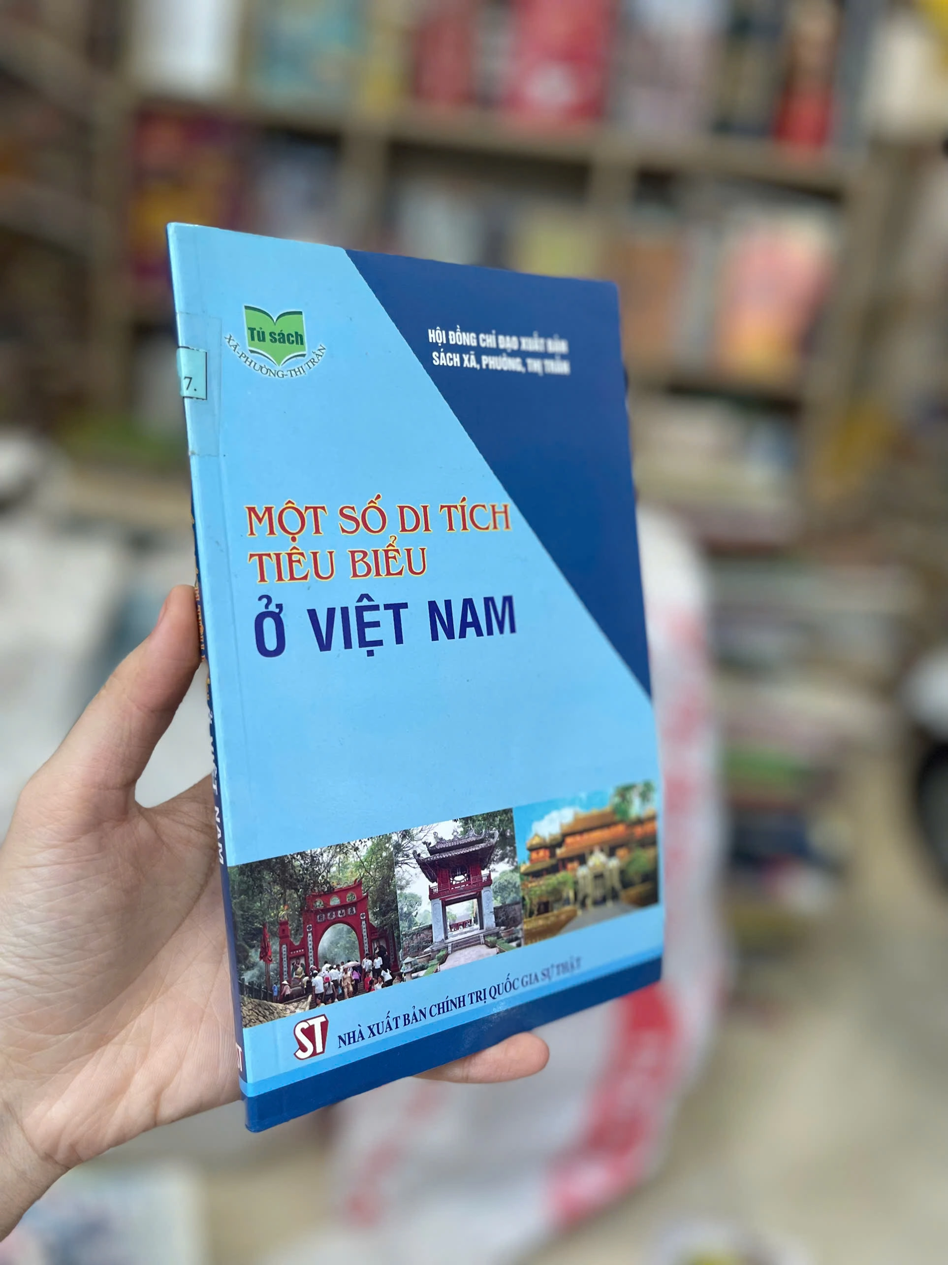 Một Số DI Tích Tiêu Biểu Ở Việt Nam by  - Sách Book Cover - Ngọc Hiển Books