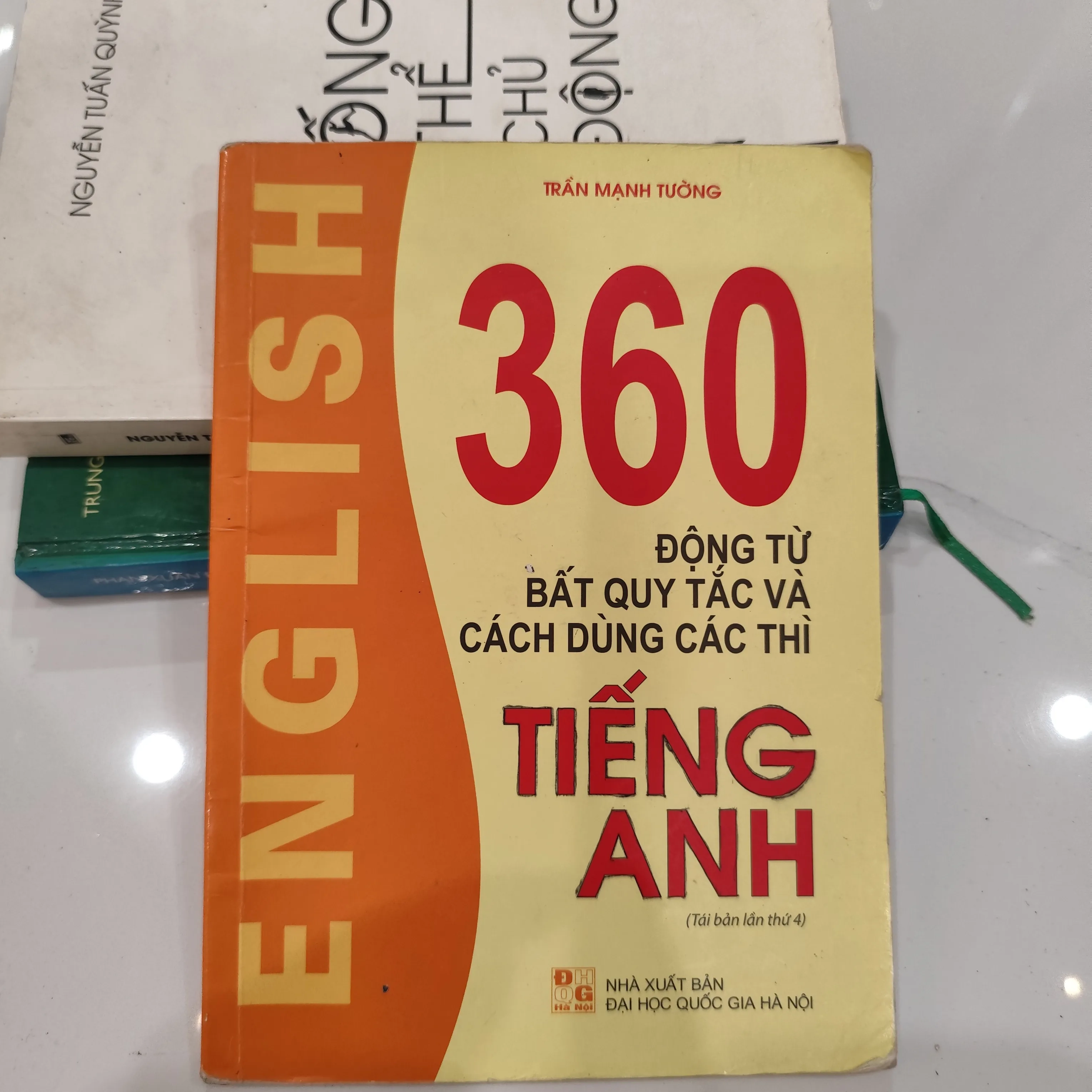 360 Động Từ Bất Quy Tắc Và Cách Dùng Các Thì Tiếng Anh by  - Sách Book Cover - Ngọc Hiển Books