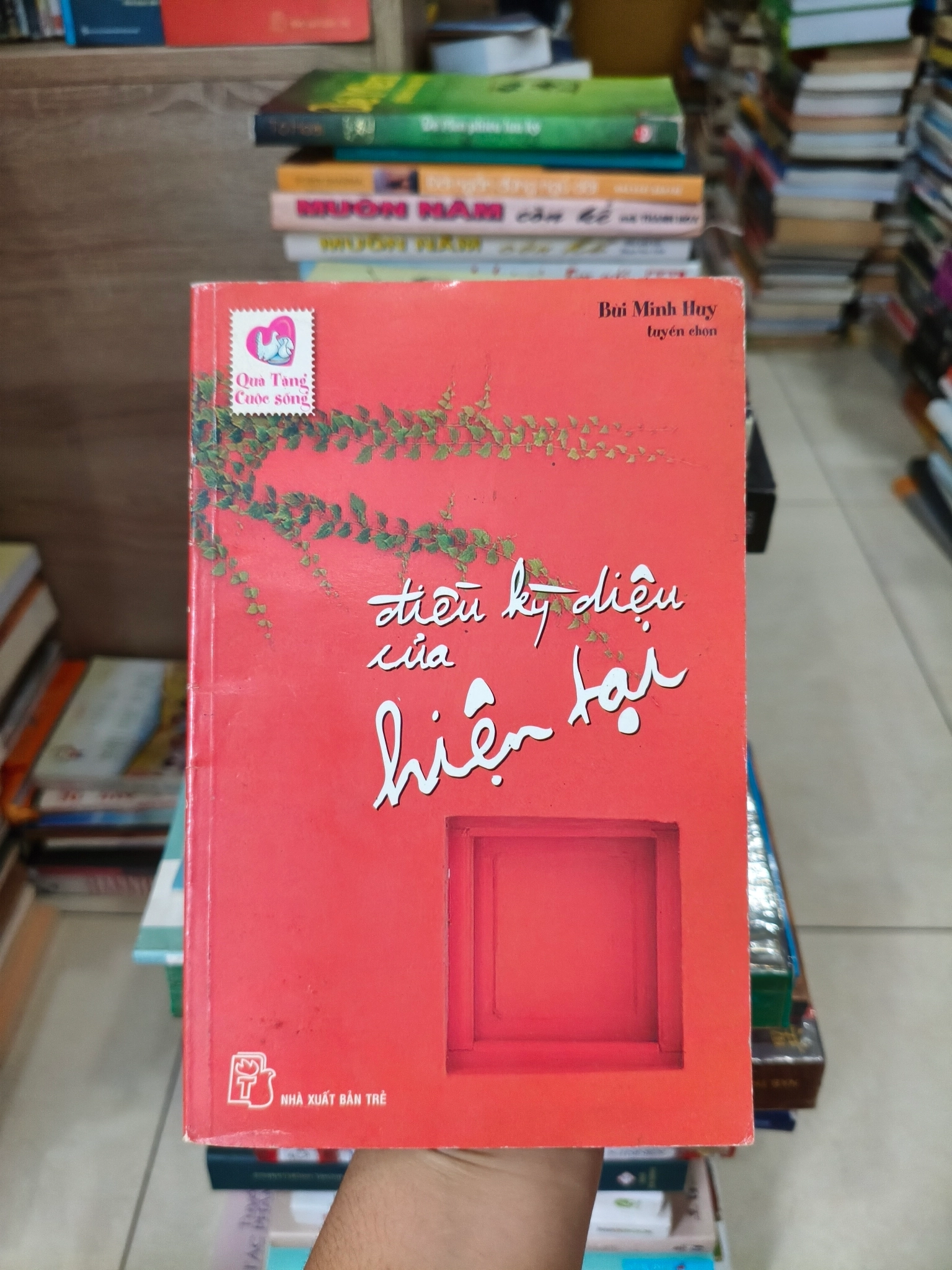 Điều kì diệu của hiện tại 🌱 by  - Sách Book Cover - Ngọc Hiển Books