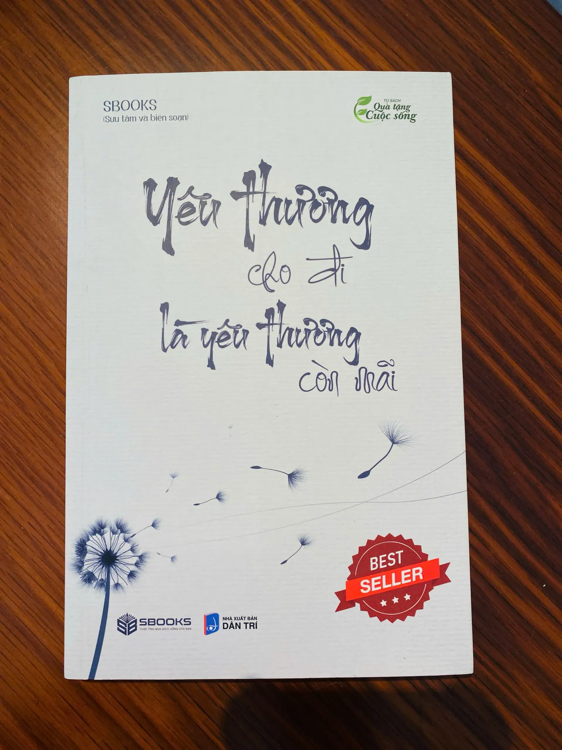 Yêu Thương Cho Đi Là Yêu Thương Còn Mãi by  - Sách Book Cover - Ngọc Hiển Books