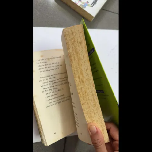 Tôi thấy hoa vàng trên cỏ xanh