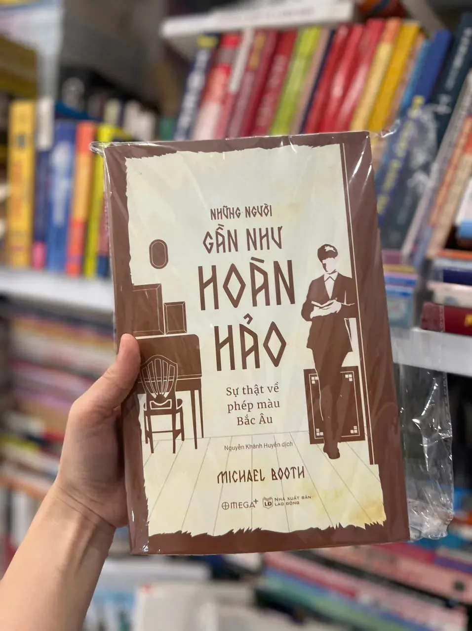 Những Người Gần Như Hoàn Hảo - Michael Booth by  - Sách Book Cover - Ngọc Hiển Books