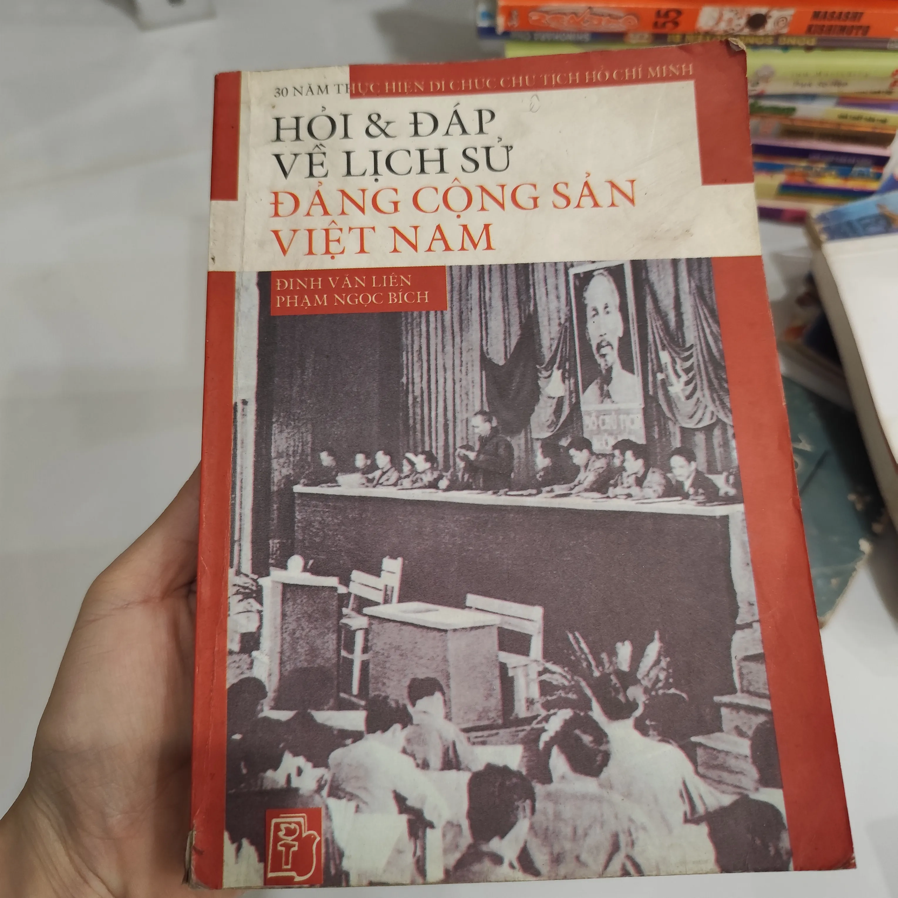 Hỏi & Đáp về Lịch sử Đảng Cộng sản Việt Nam by  - Sách Book Cover - Ngọc Hiển Books