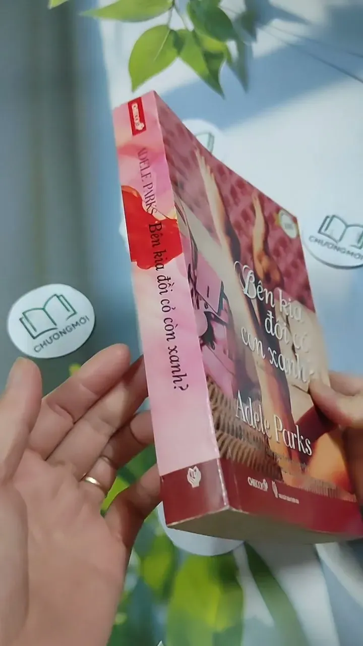 Bên Kia Đồi Cỏ Còn Xanh? - Adele Parks 707251