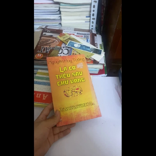 Lá cờ thêu sáu chữ vàng - Nguyễn Huy Tưởng   454956