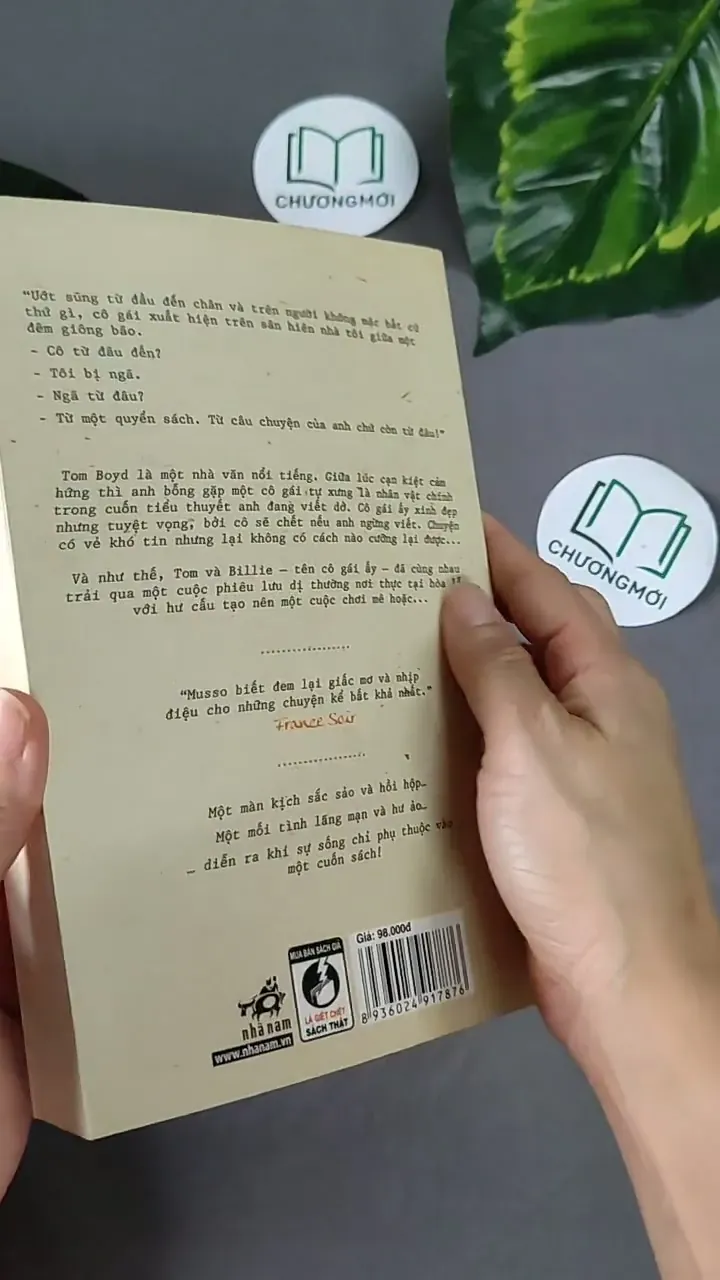 Cô Gái Trong Trang Sách - Guillaume Musso 604624