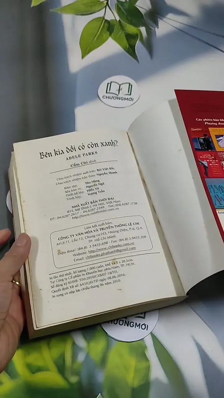 Bên Kia Đồi Cỏ Còn Xanh? - Adele Parks 707251