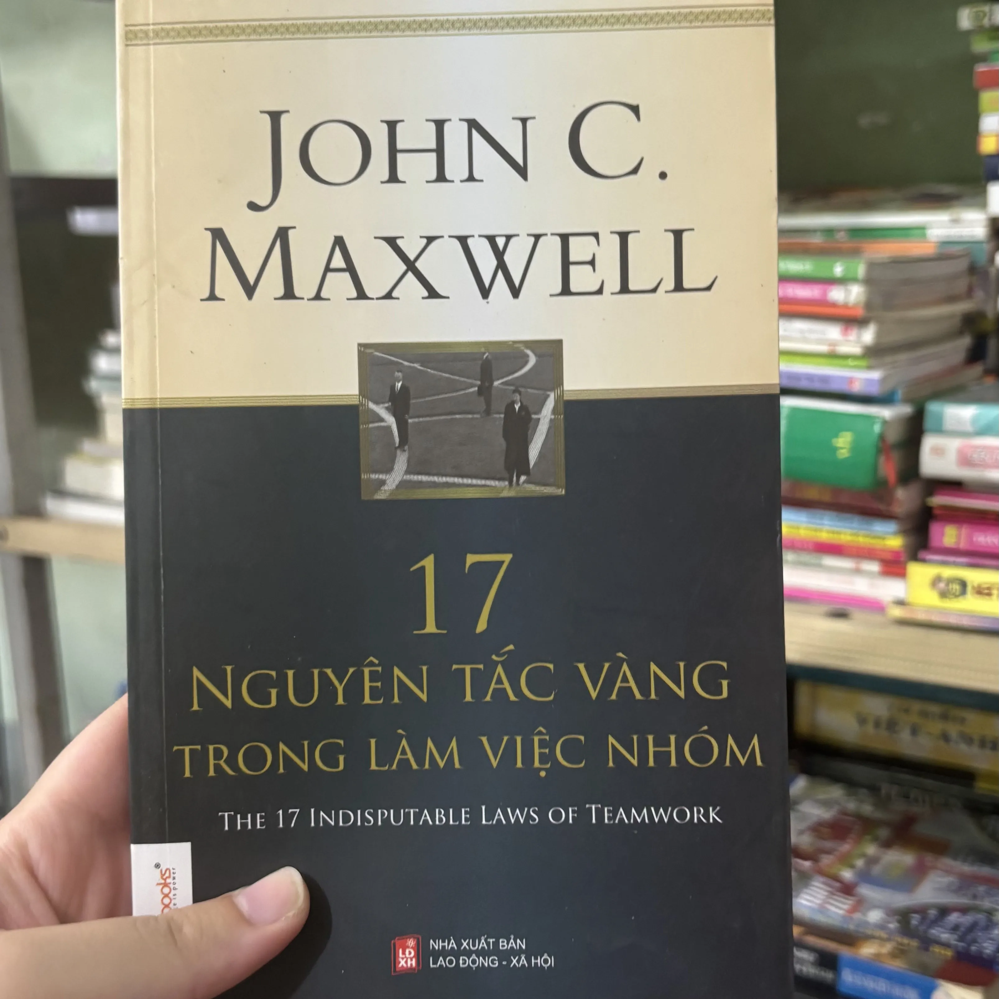 17 Nguyên tắc vàng trong làm việc nhóm 🌊 by  - Sách Book Cover - Ngọc Hiển Books