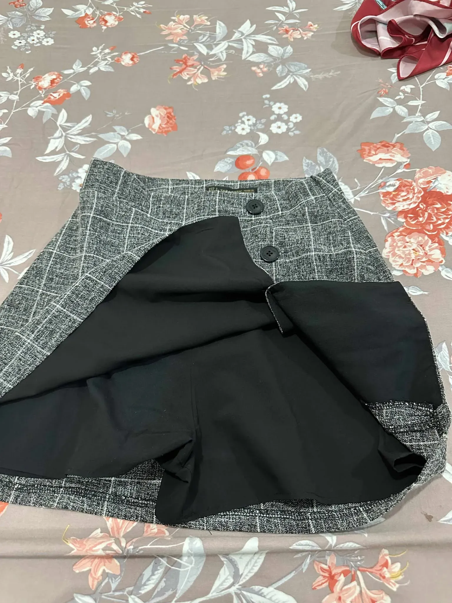 Chân váy ngắn size S mềm, có lớp quần bảo hộ trong 697537