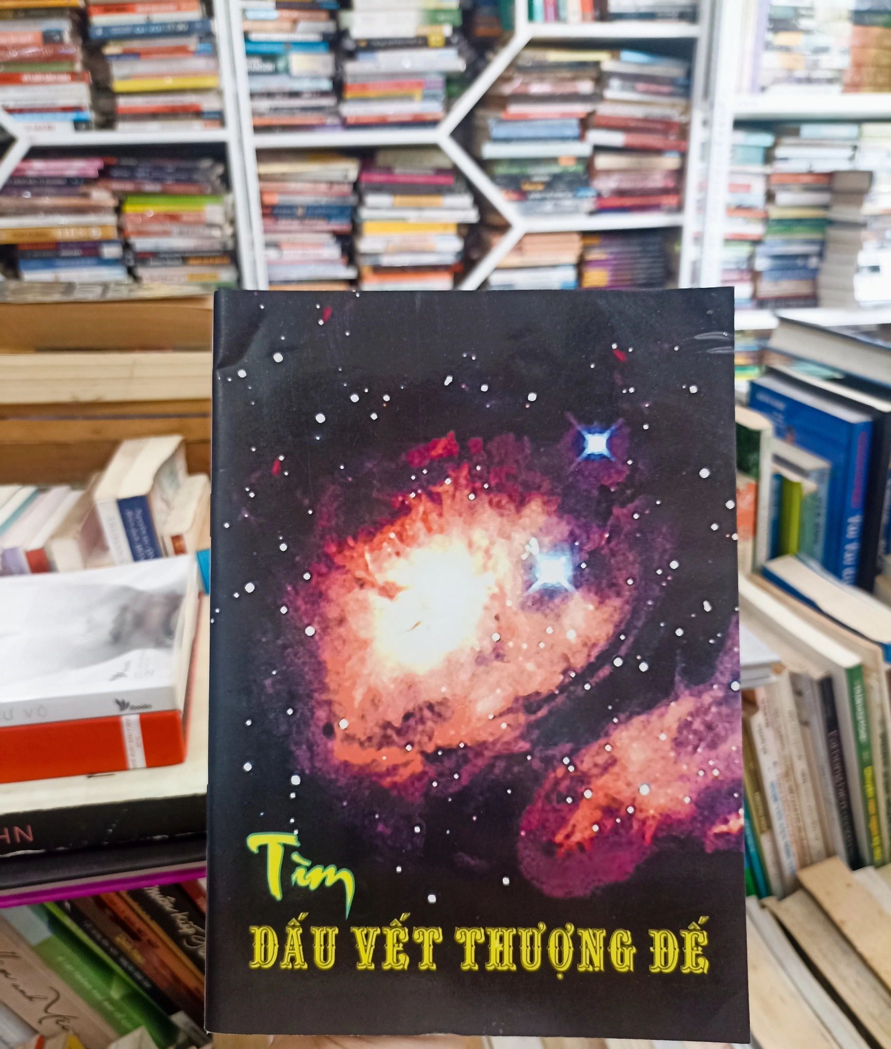 Tìm dấu vết Thượng Đế 🌻 by  - Sách Book Cover - Ngọc Hiển Books