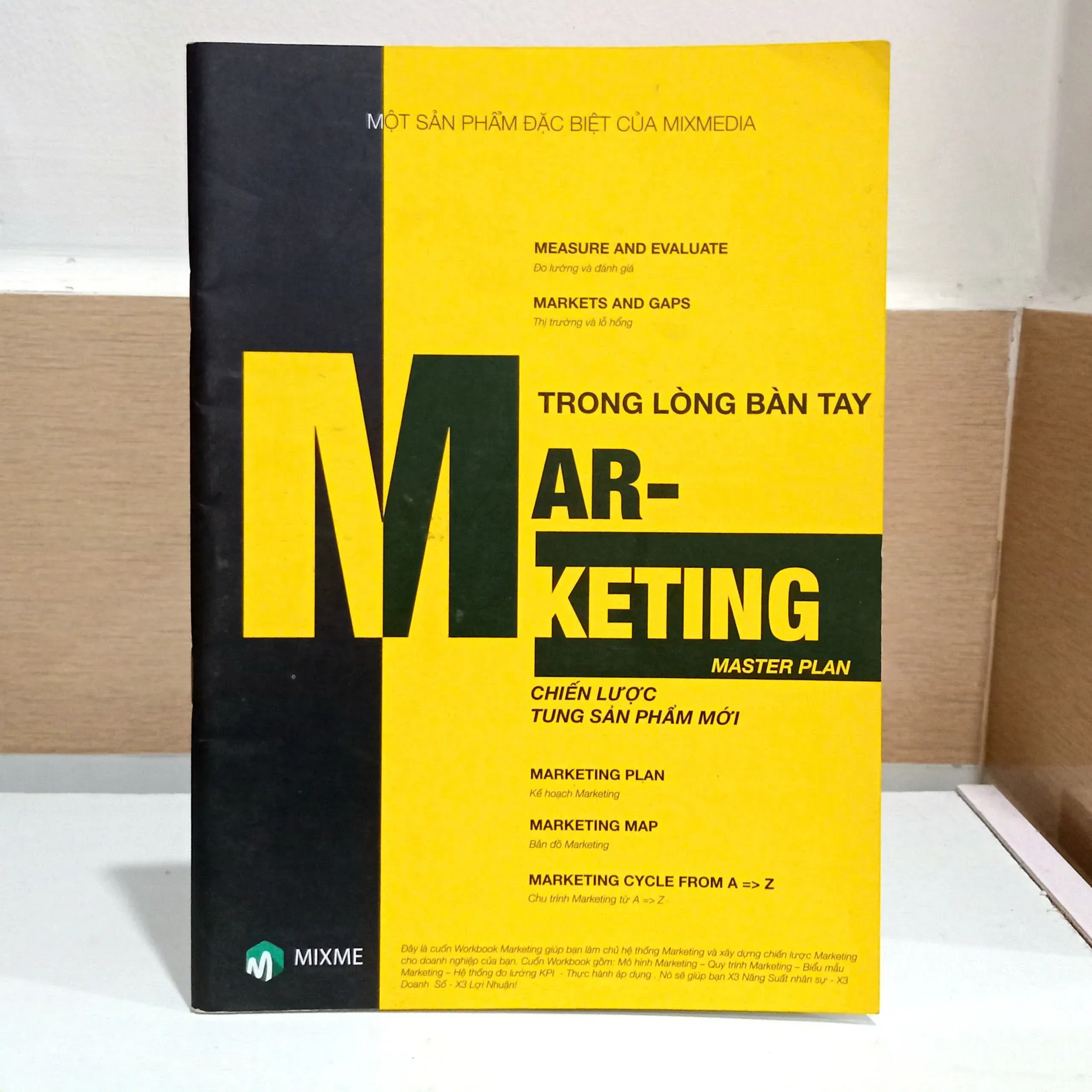 Marketing Trong Lòng Bàn Tay by  - Sách Book Cover - Ngọc Hiển Books