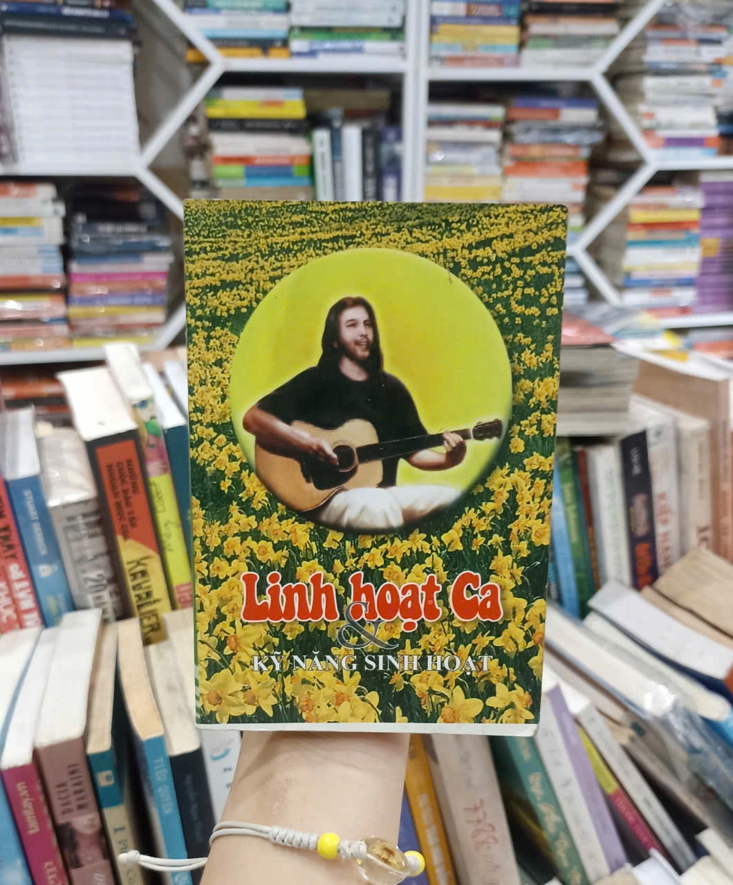 Linh Hoạt Ca Và Kĩ Năng Sinh Hoạt by  - Sách Book Cover - Ngọc Hiển Books