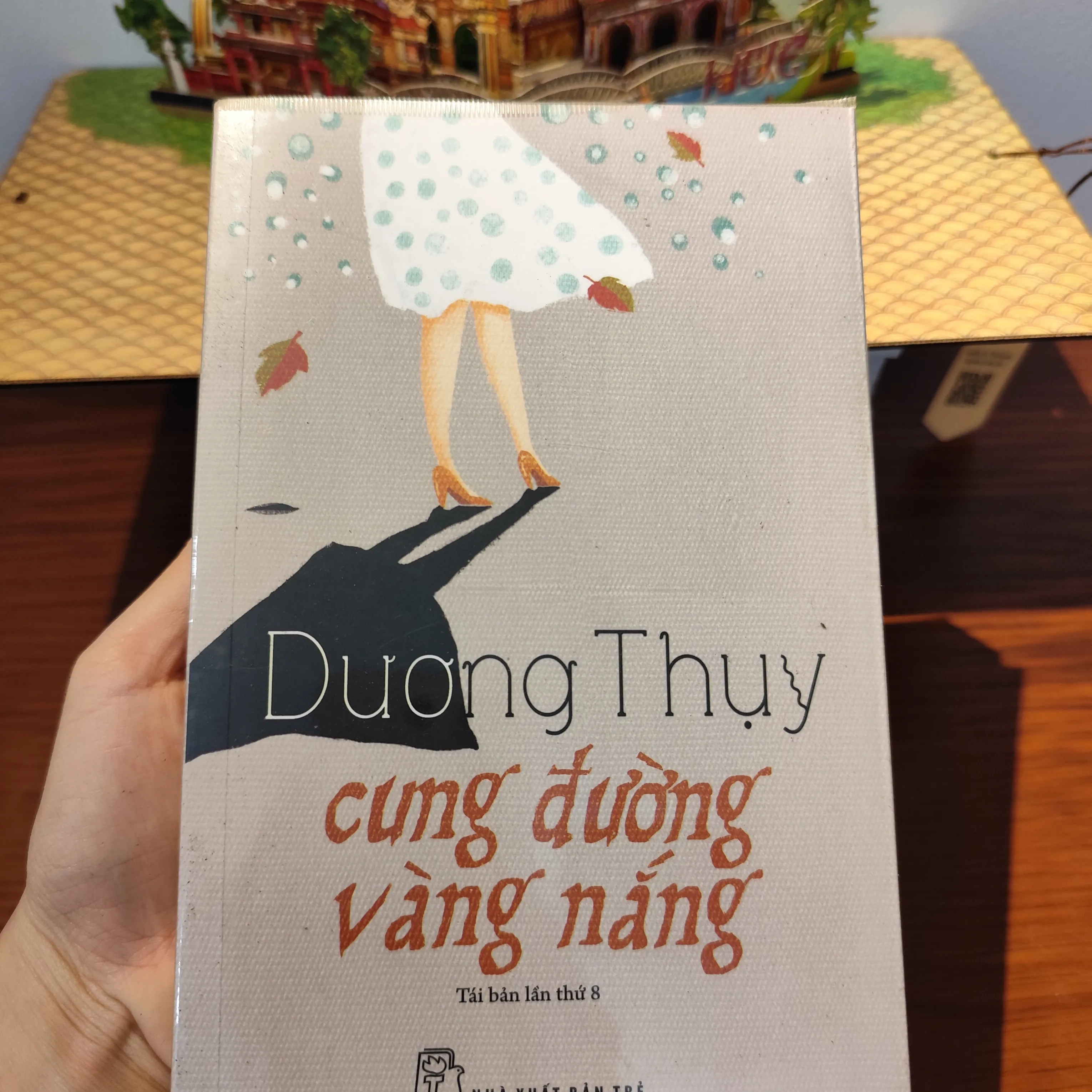 Cung đường vàng nắng- Dương Thụy by  - Sách Book Cover - Ngọc Hiển Books