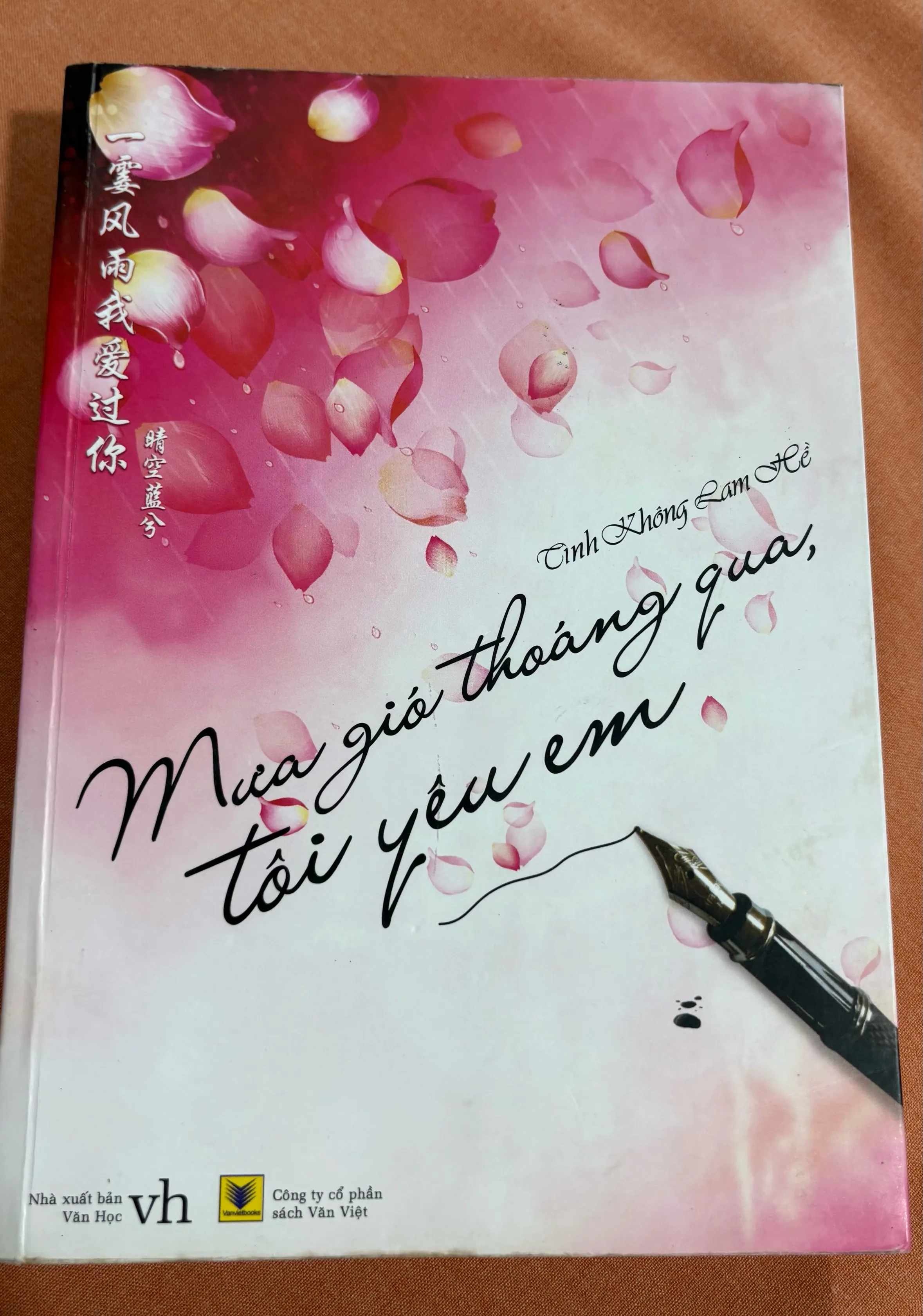 Mưa gió thoáng qua, tôi yêu em 🌊 by  - Sách Book Cover - Ngọc Hiển Books