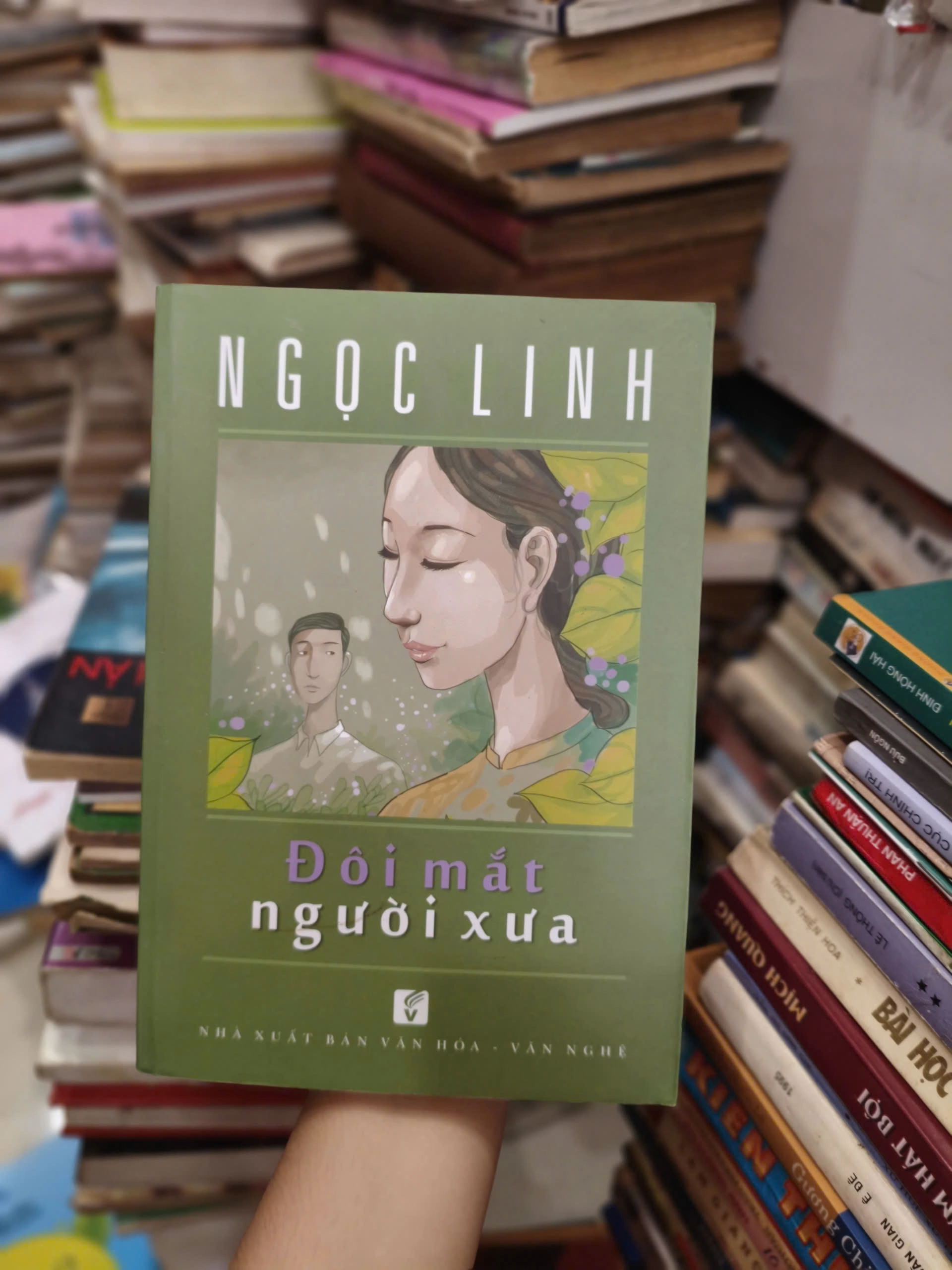 Đôi Mắt Người Xưa by  - Sách Book Cover - Ngọc Hiển Books