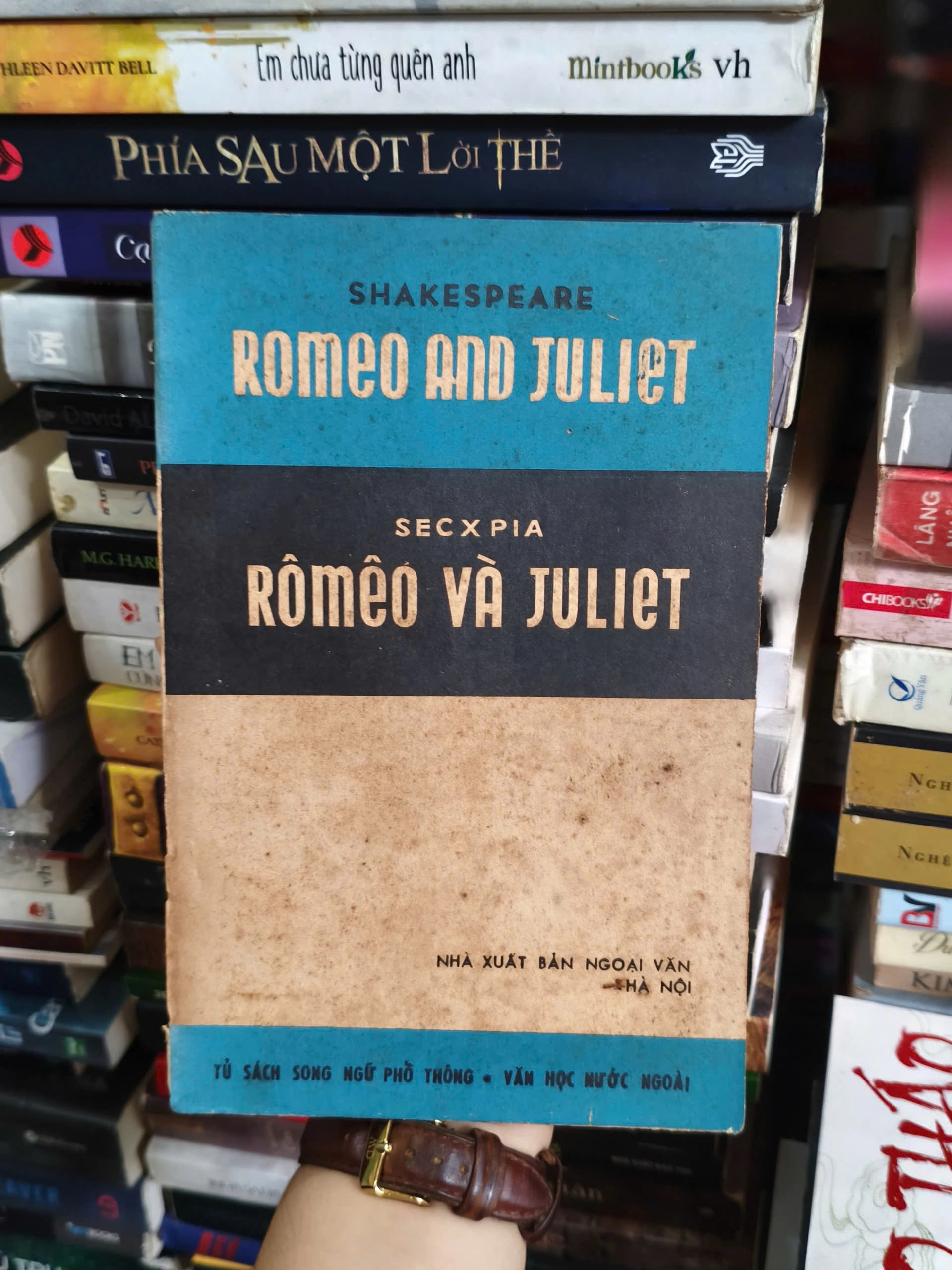 Rômêo Và Juliet by William Shakespeare - Sách Book Cover - Ngọc Hiển Books