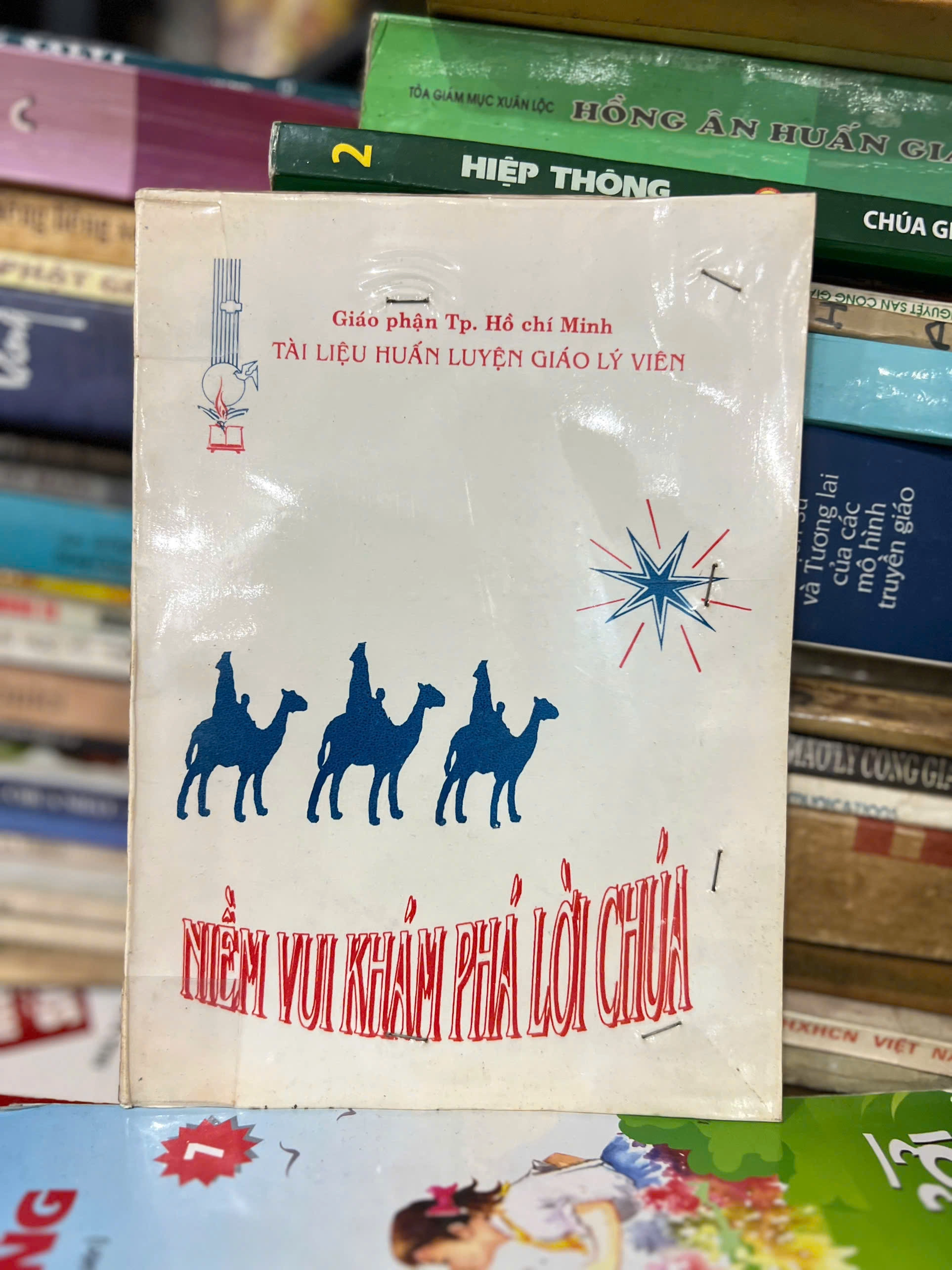 Niềm Vui Khám Phá Lời Chúa by  - Sách Book Cover - Ngọc Hiển Books