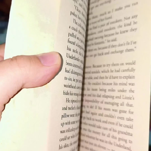 Suzanne Collins - Warmbloods (tác giả Đấu trường sinh tử)