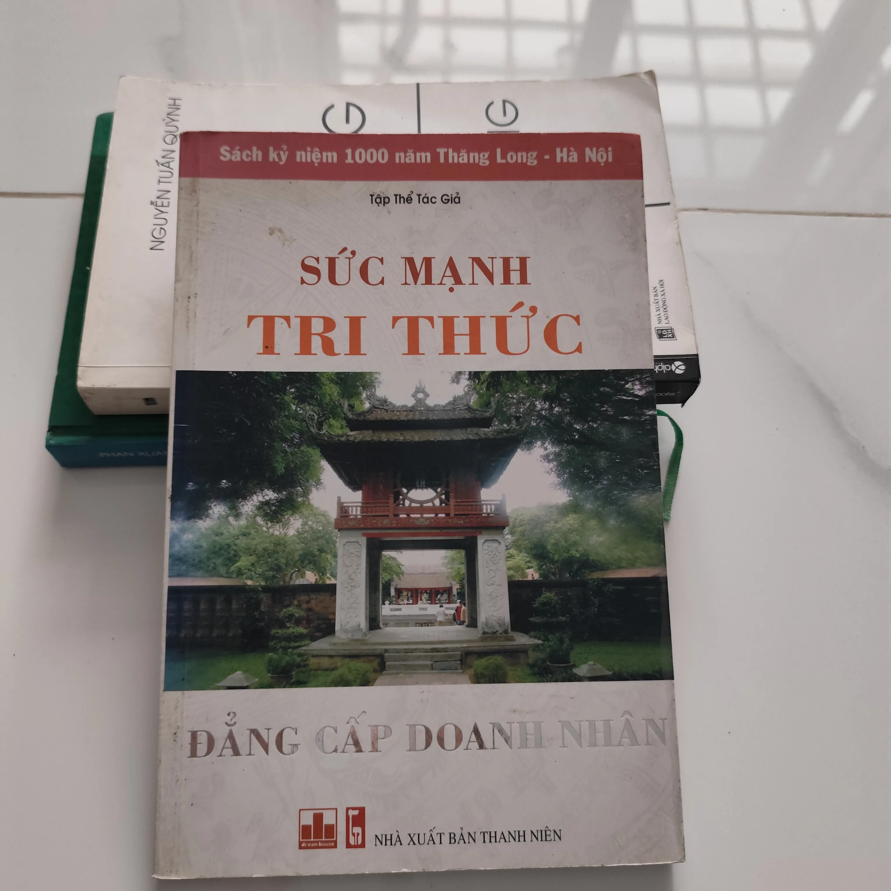 Sức mạnh tri thức đẳng cấp doanh nhân by  - Sách Book Cover - Ngọc Hiển Books