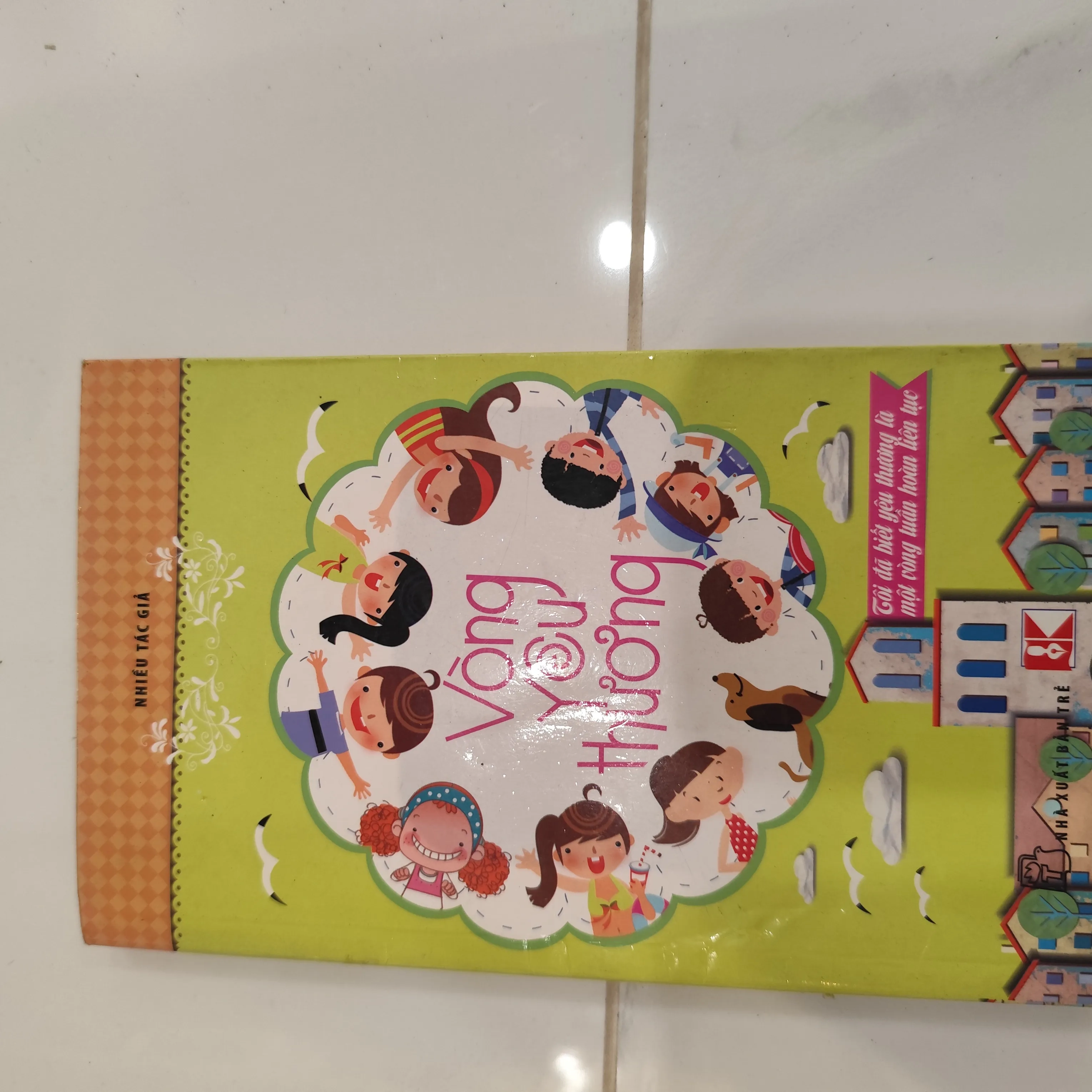 Vòng yêu thương by  - Sách Book Cover - Ngọc Hiển Books