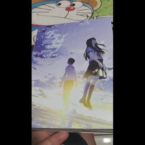 Em là ánh sáng giữa đêm trăng