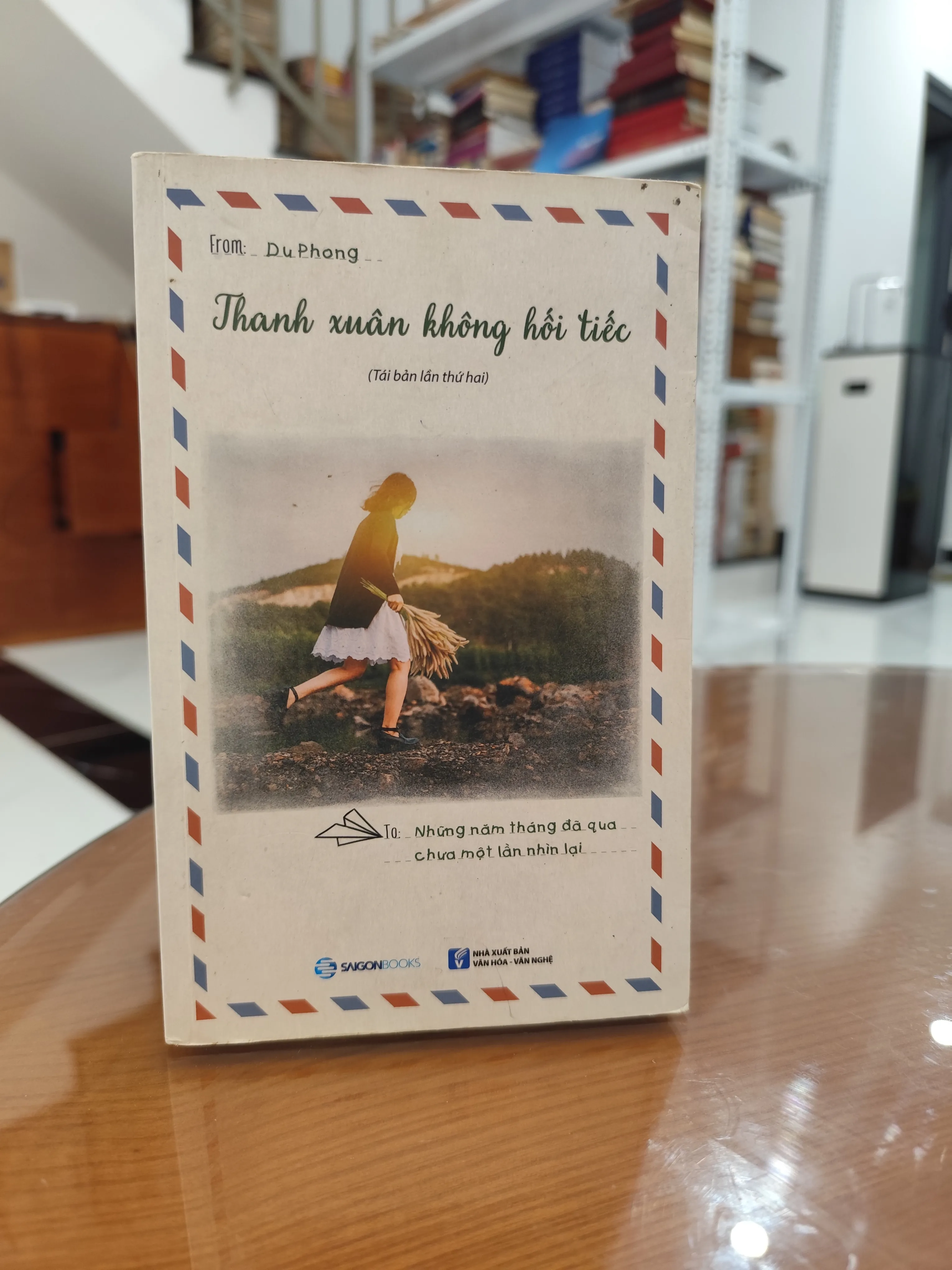 Thanh xuân không hối tiếc by  - Sách Book Cover - Ngọc Hiển Books