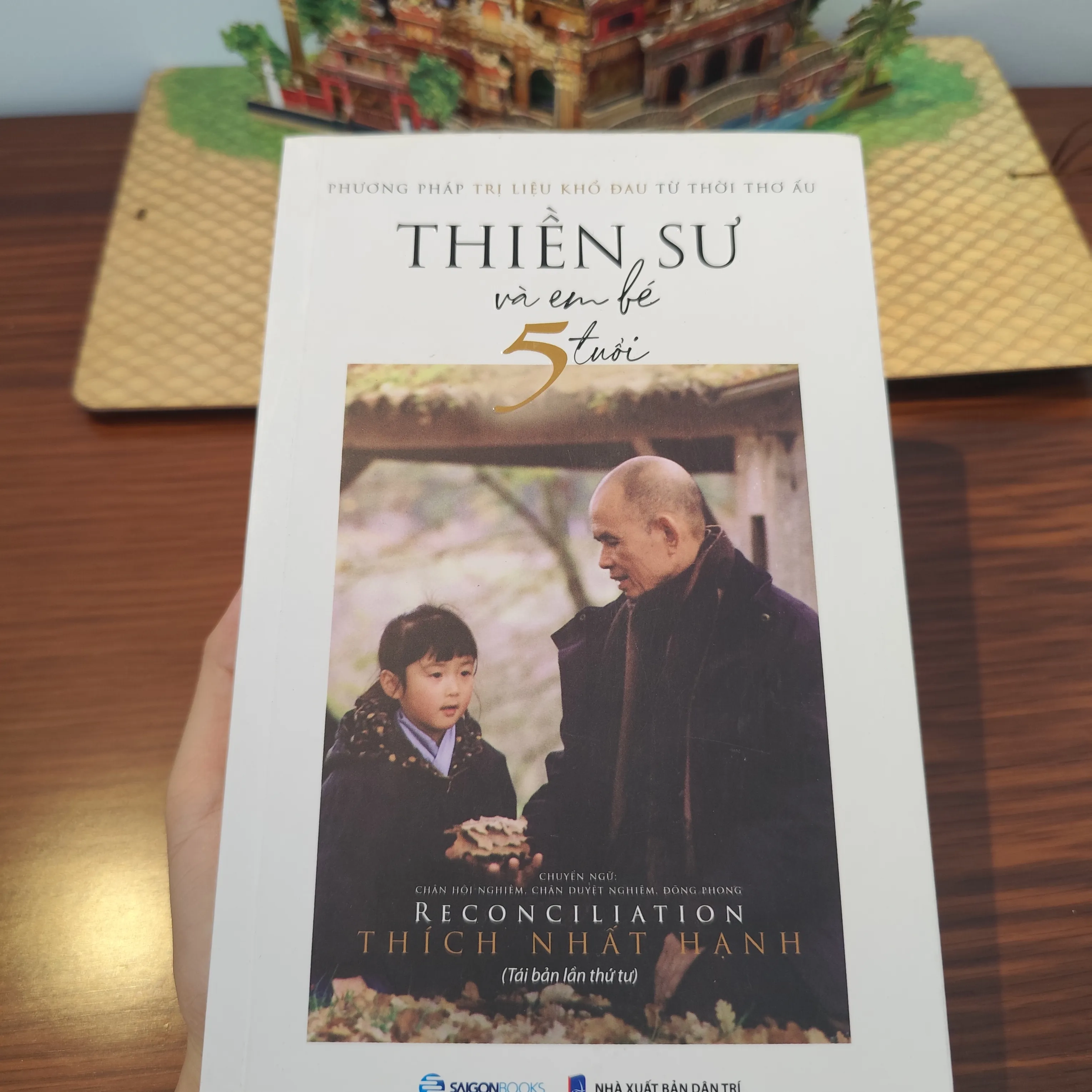 Thiền sư và em bé 5 tuổi by  - Sách Book Cover - Ngọc Hiển Books