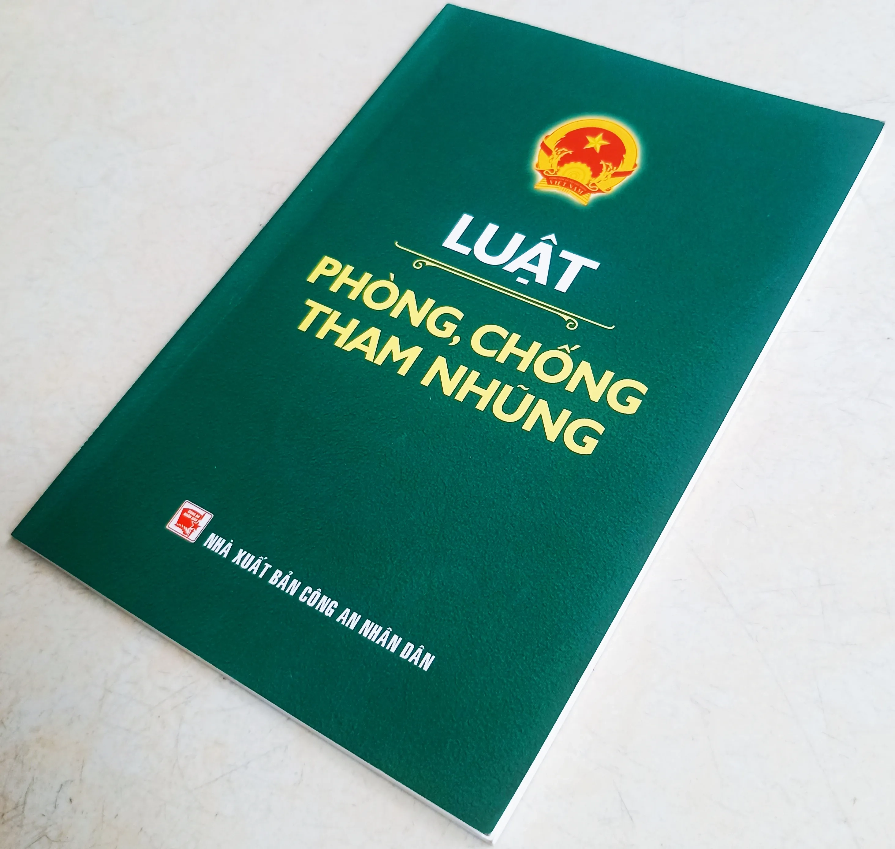 Luật phòng chống tham nhũng 🌻 by  - Sách Book Cover - Ngọc Hiển Books