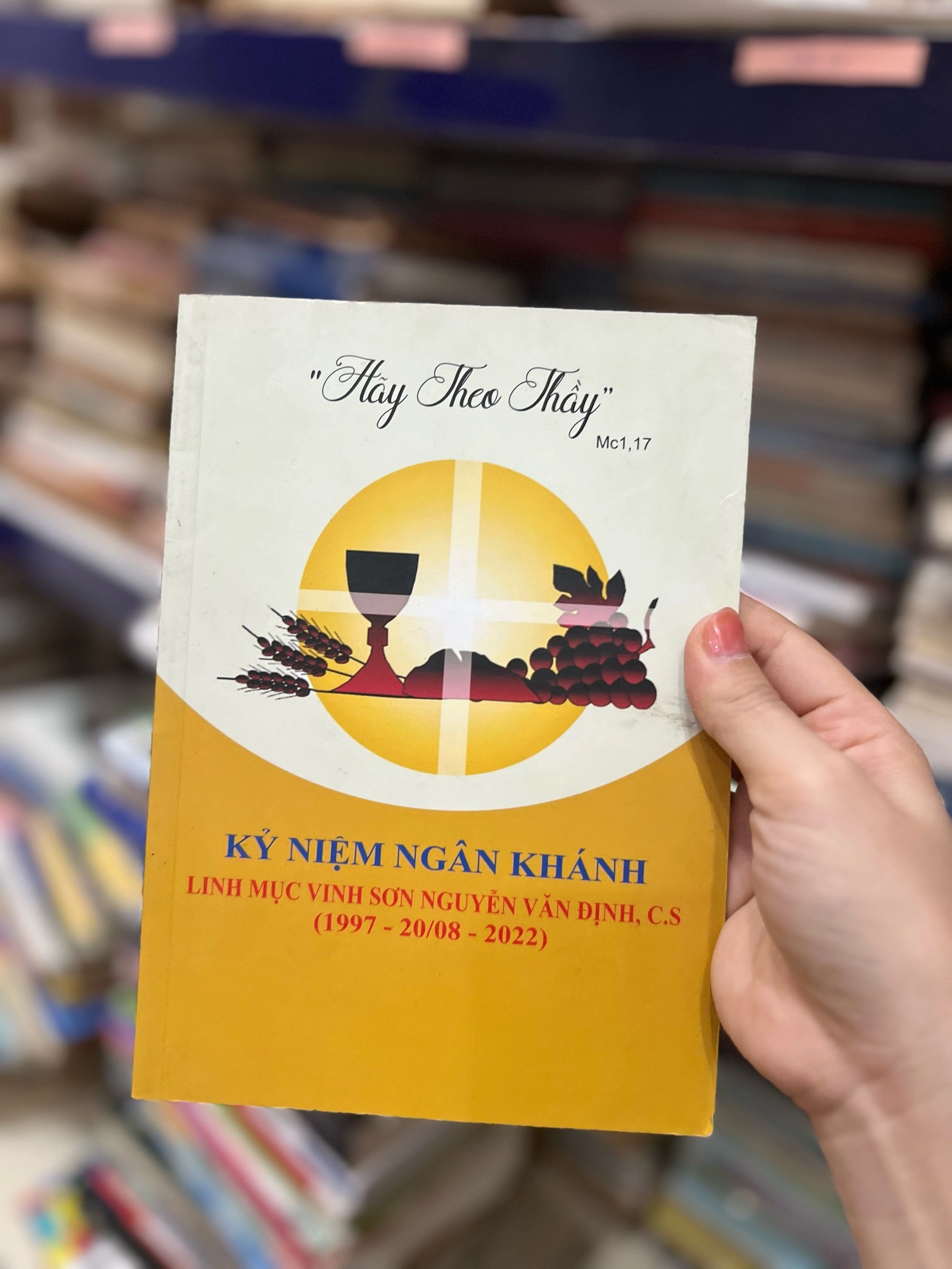 Hãy theo thầy - kỷ niệm Ngân Khánh - Linh mục Vinh Sơn Nguyễn Văn Định 1997- 2022 by  - Sách Book Cover - Ngọc Hiển Books