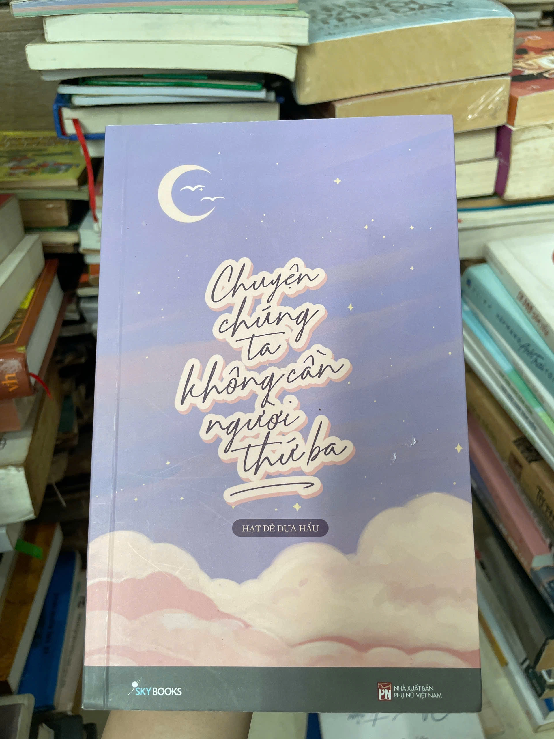 Chuyện Chúng Ta Không Cần Người Thứ Ba - Hạt Dẻ Dưa Hấu by Hạt Dẻ Dưa Hấu - Sách Book Cover - Ngọc Hiển Books