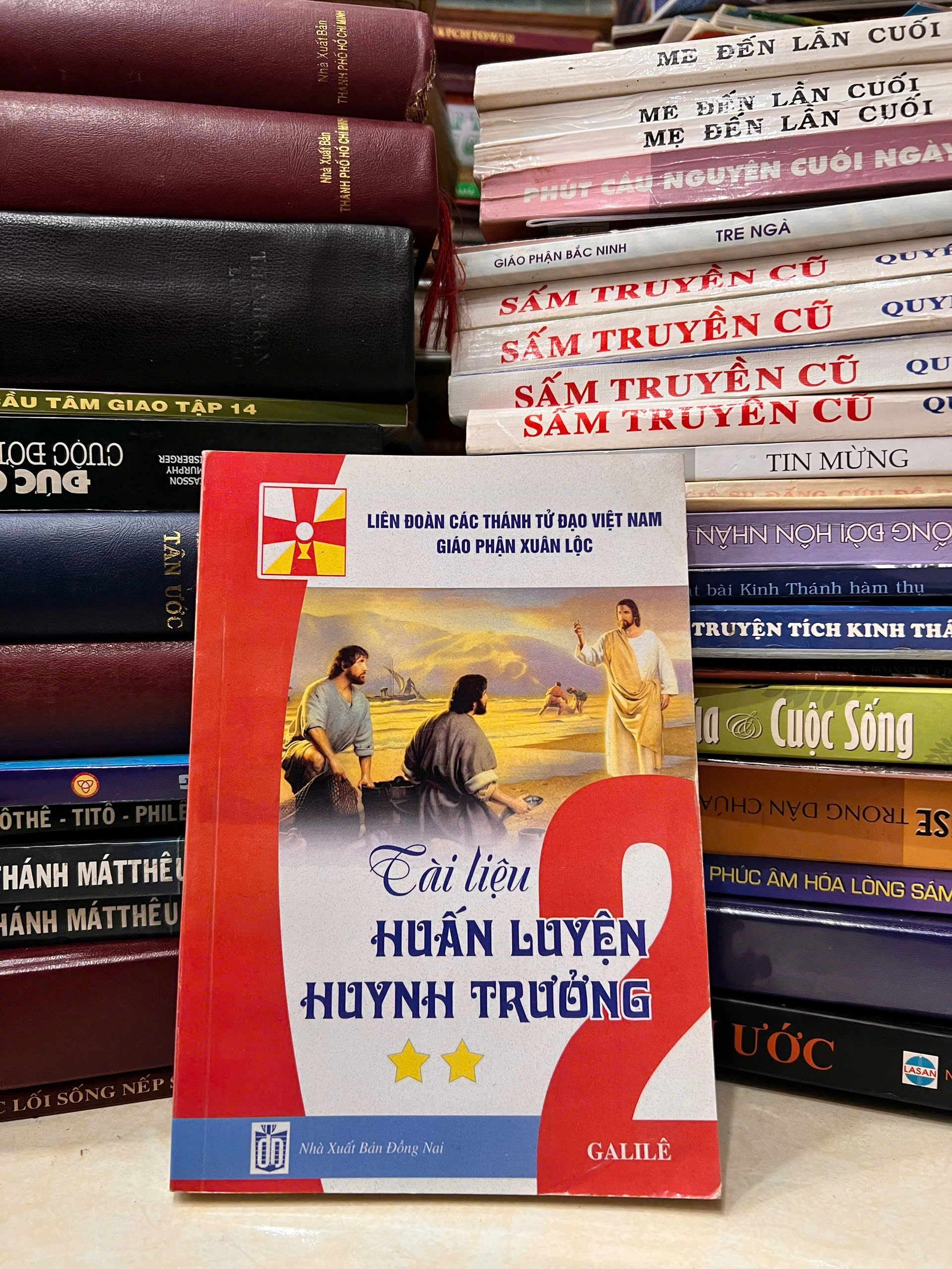 Giới thiệu Sổ tay Huấn luyện Huynh trưởng cấp 2 by  - Sách Book Cover - Ngọc Hiển Books