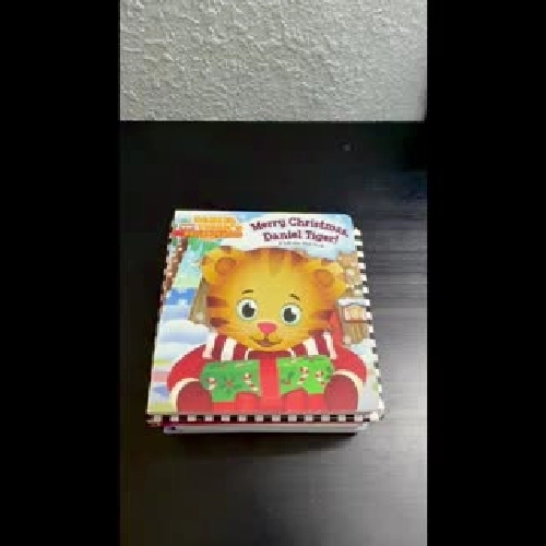 Board book Lật mở Merry Christmas, Daniel Tiger! – Giáng Sinh ấm áp cùng Daniel Tiger 