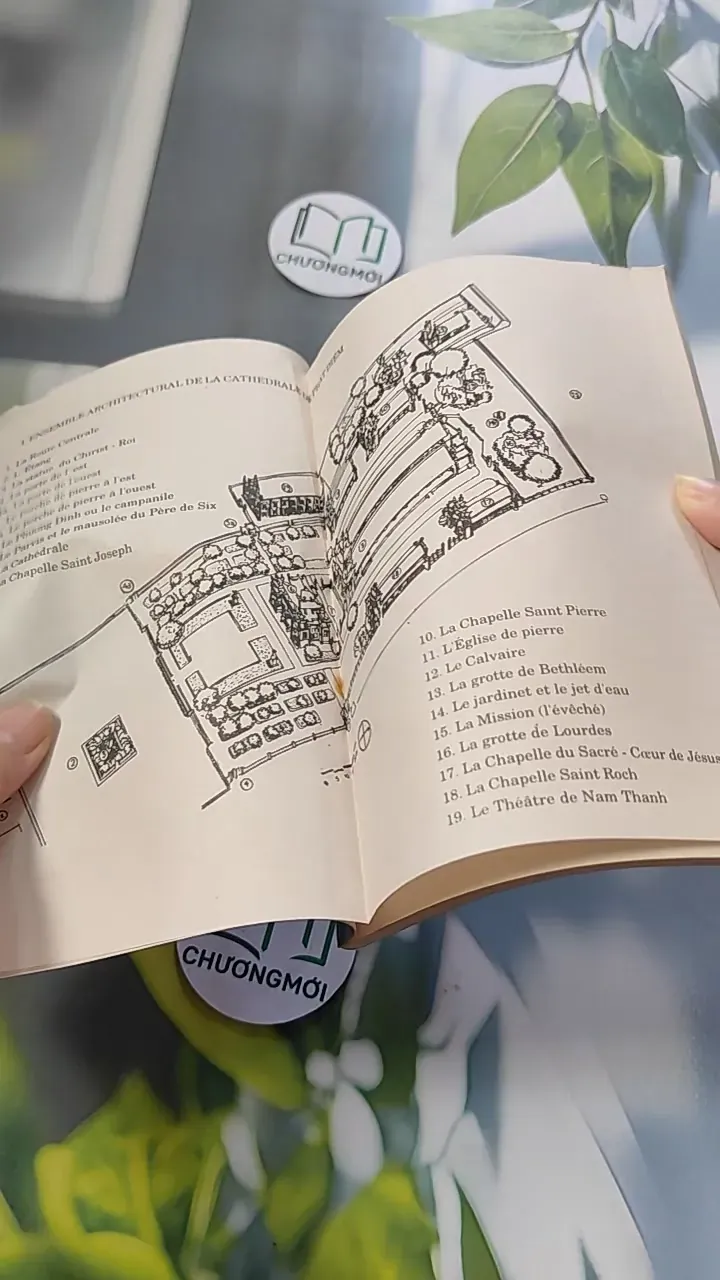[MIỄN PHÍ BỌC SÁCH] [XƯA] Song ngữ Évêché de Phat Diem (Phat Diem Bishop's House) (1995) 754429