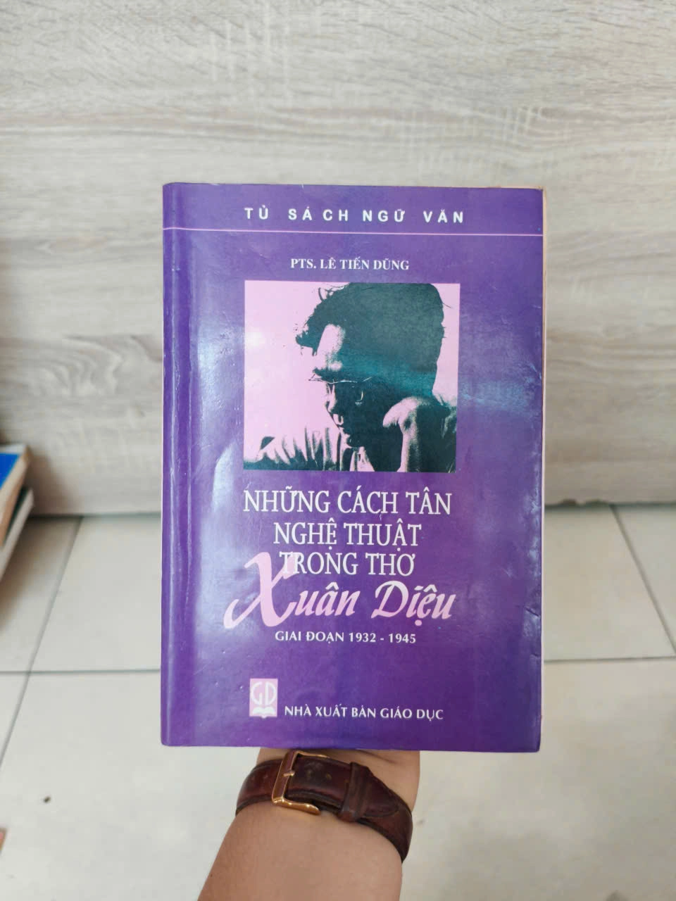 Những Cách Tân Nghệ Thuật Trong Thơ Xuân Diệu by  - Sách Book Cover - Ngọc Hiển Books