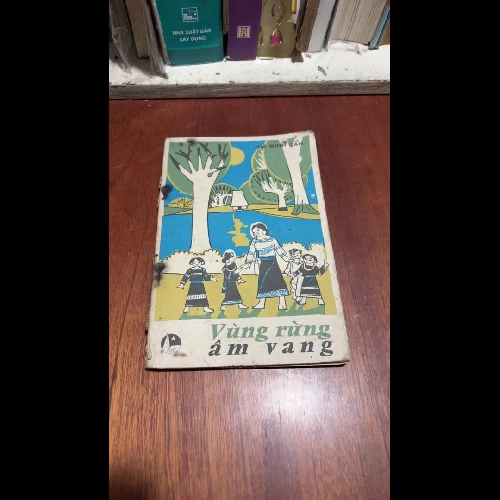 [Chỗ Ghim Bị Mục Và Tách Giấy] - II Sách 7x: Vùng Rừng Âm Vang - Hà Đình Cẩn - 1979