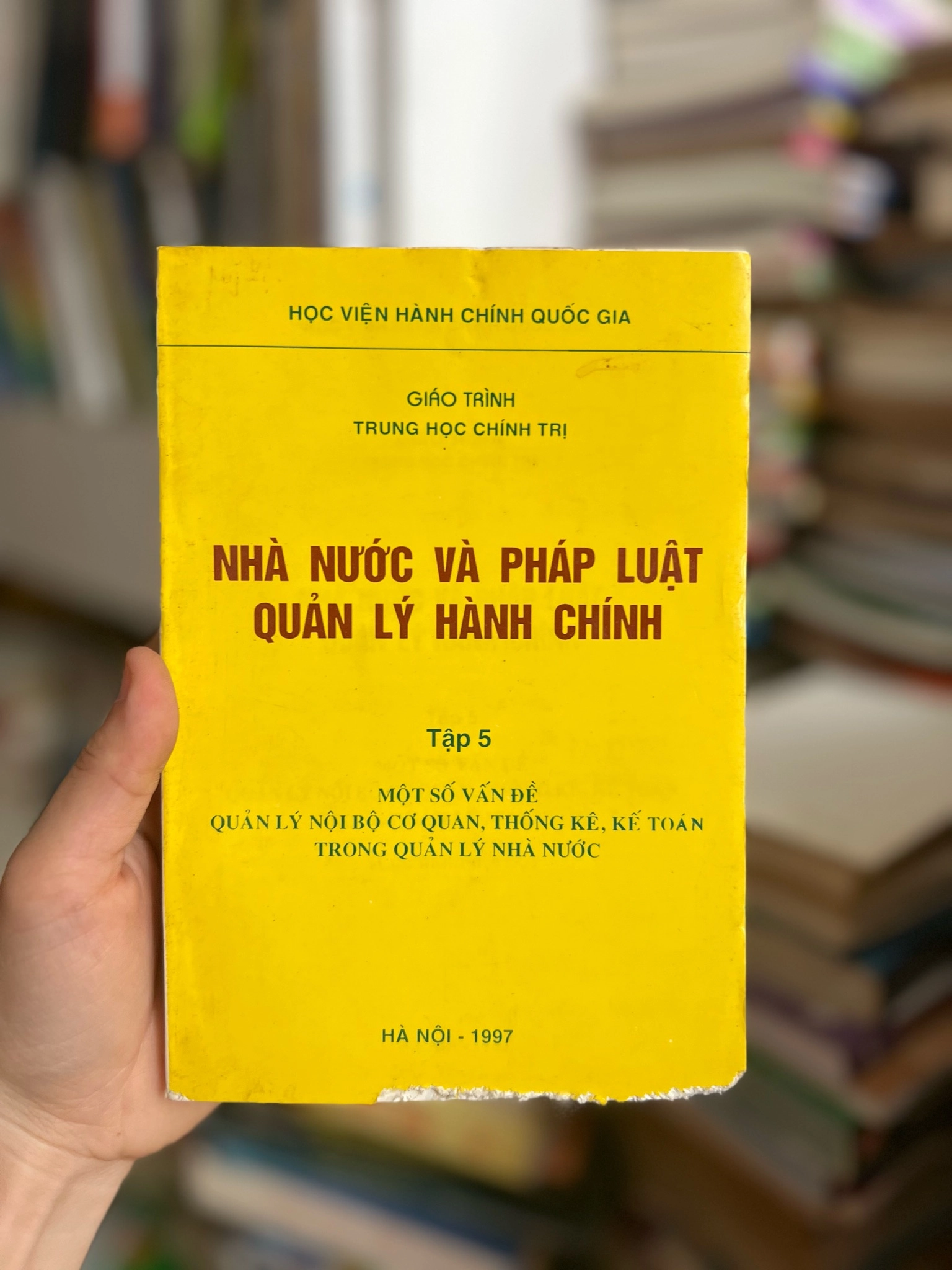 Nhà nước và pháp luật quản lý hành chính - 1997 by  - Sách Book Cover - Ngọc Hiển Books