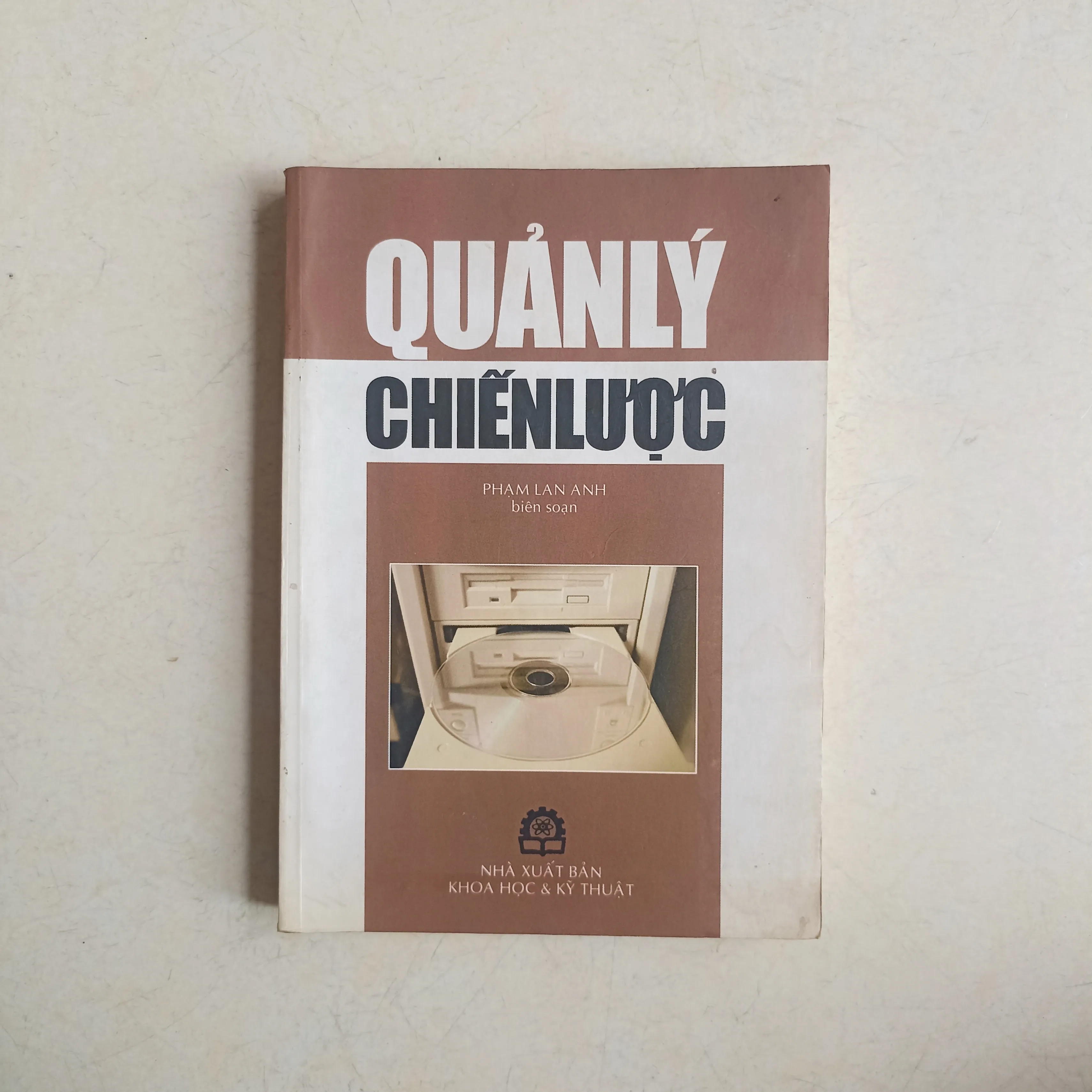 Quản lý chiến lược 🌻 by  - Sách Book Cover - Ngọc Hiển Books