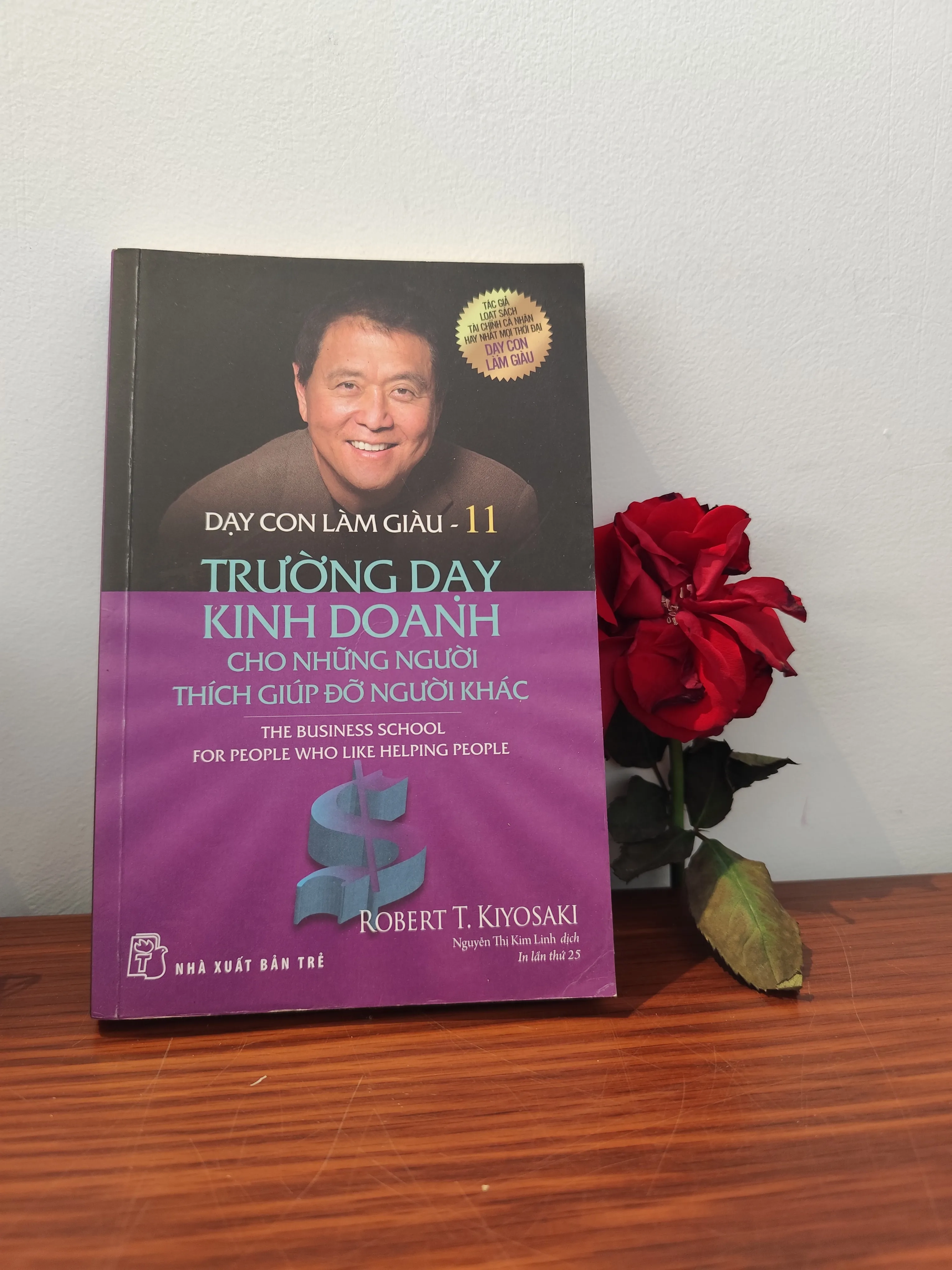 Trường dạy kinh doanh cho những người thích giúp đỡ người khác by  - Sách Book Cover - Ngọc Hiển Books